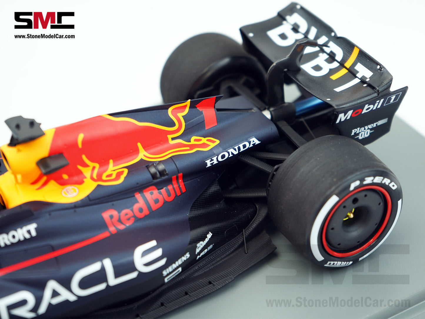 Red Bull F1 RB19 #1 Max Verstappen Winner Bahrain GP 2023 World Champion Spark 1:18 18S884