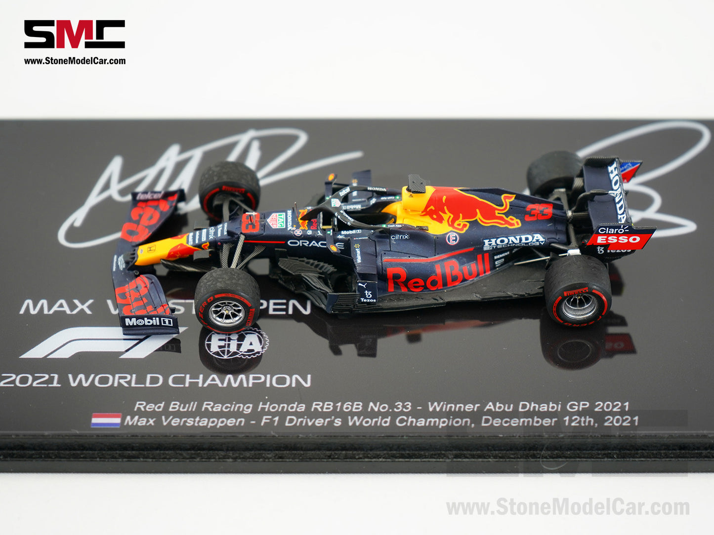 Red Bull RB16B #33 Max Verstappen Abu Dhabi GP Winner 2021 F1 World Champion 1:43 Spark Figure