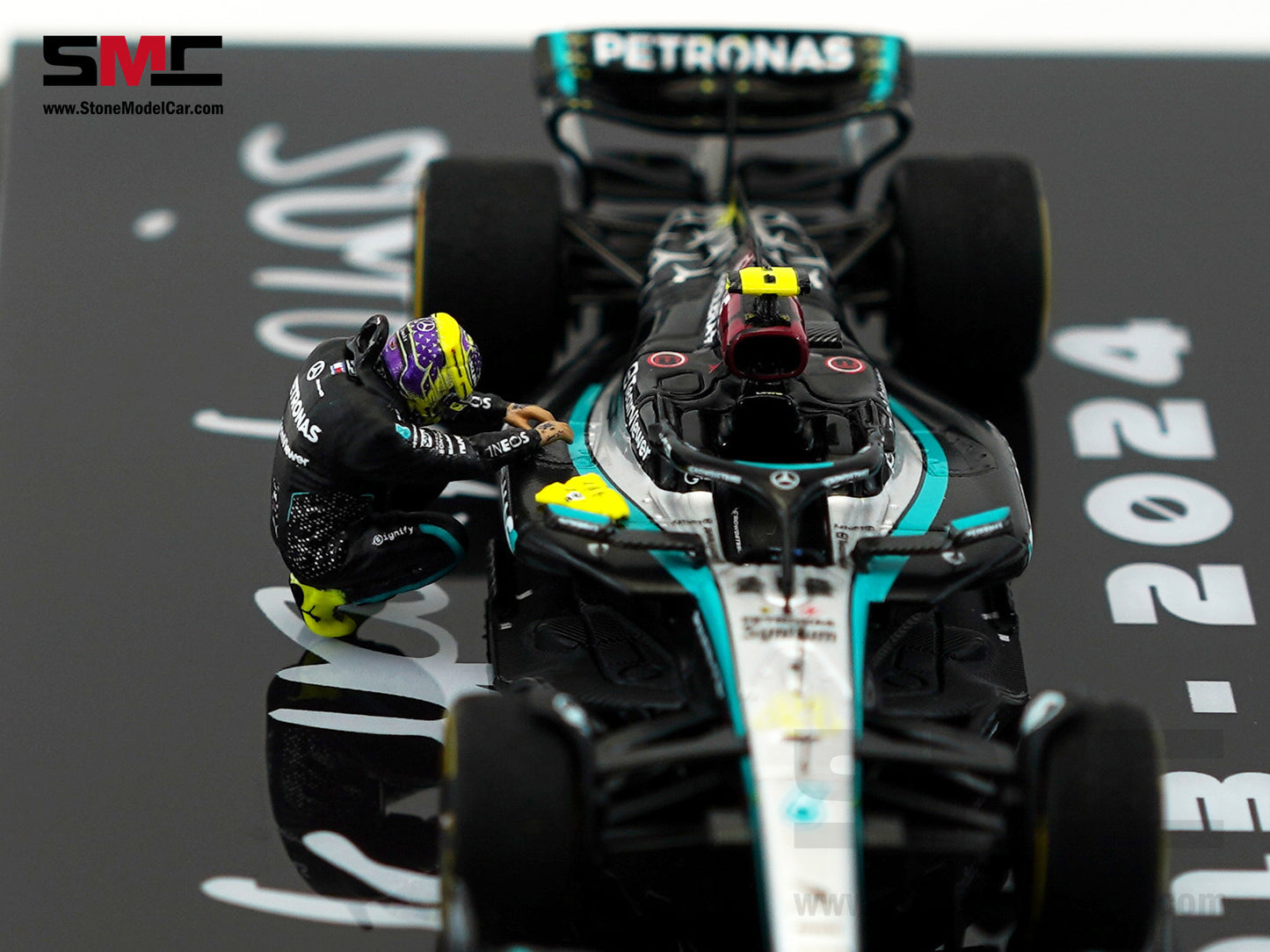 Mercedes F1 W15 #44 7x World Champion Lewis Hamilton Abu Dhabi GP 2024 1:43 Spark Figure Special Edition