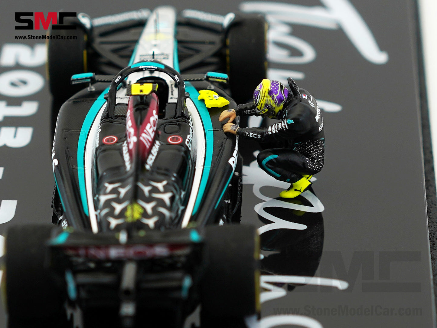 Mercedes F1 W15 #44 7x World Champion Lewis Hamilton Abu Dhabi GP 2024 1:43 Spark Figure Special Edition