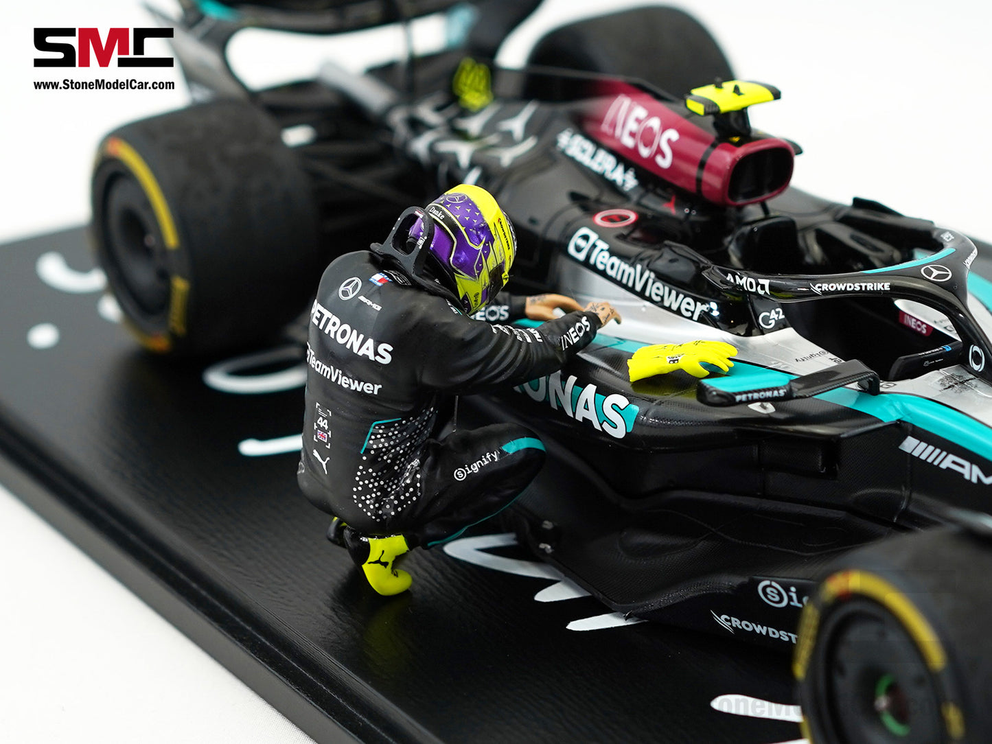 Mercedes F1 W15 #44 7x World Champion Lewis Hamilton Abu Dhabi GP 2024  1:18 Spark Figure Special Edition