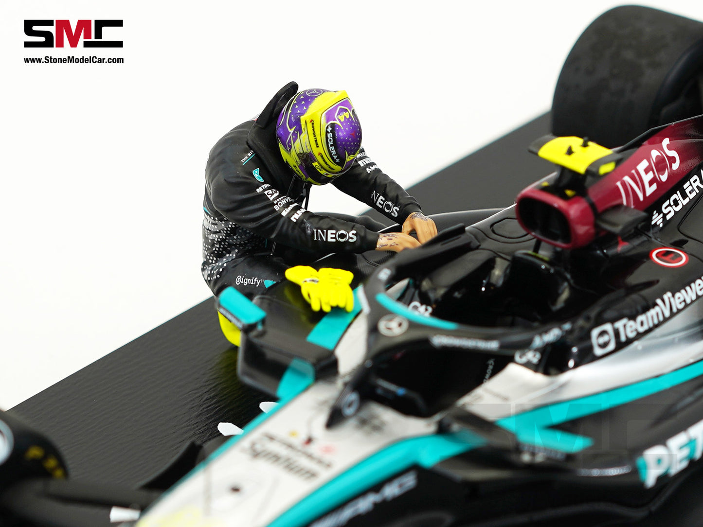 Mercedes F1 W15 #44 7x World Champion Lewis Hamilton Abu Dhabi GP 2024  1:18 Spark Figure Special Edition