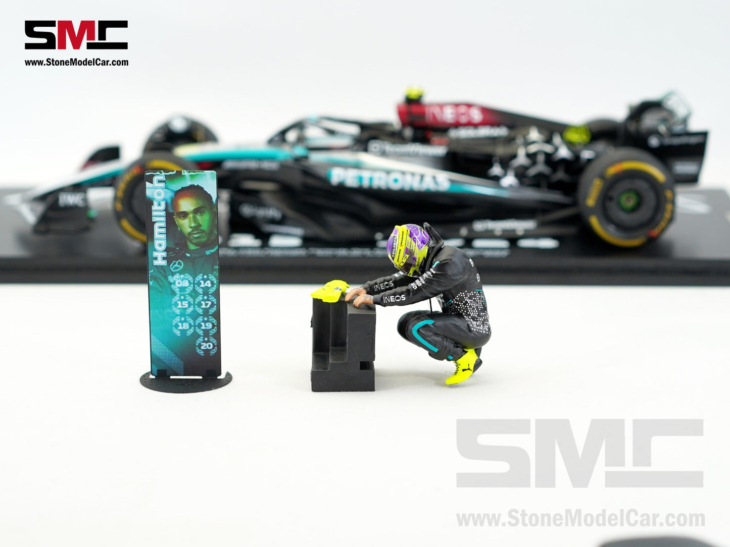Mercedes F1 W15 #44 7x World Champion Lewis Hamilton Abu Dhabi GP 2024  1:18 Spark Figure Special Edition