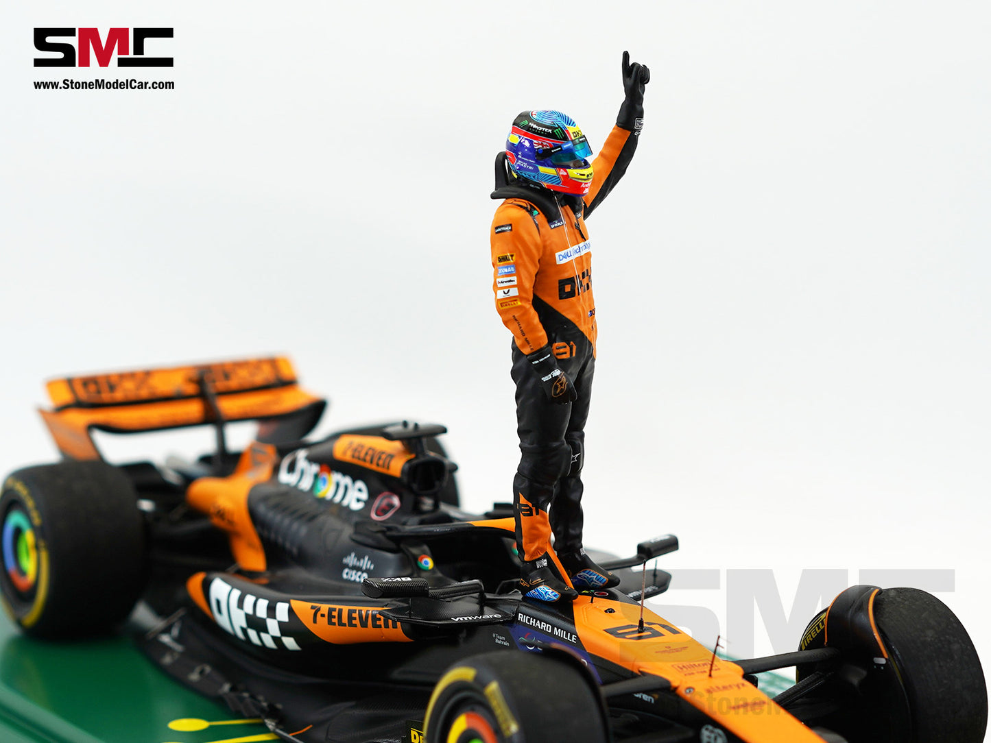 McLaren F1 MCL38 #81 Oscar Piastri Hungary GP Winner 2024 1st Career Win 1:18 Spark Figure Special