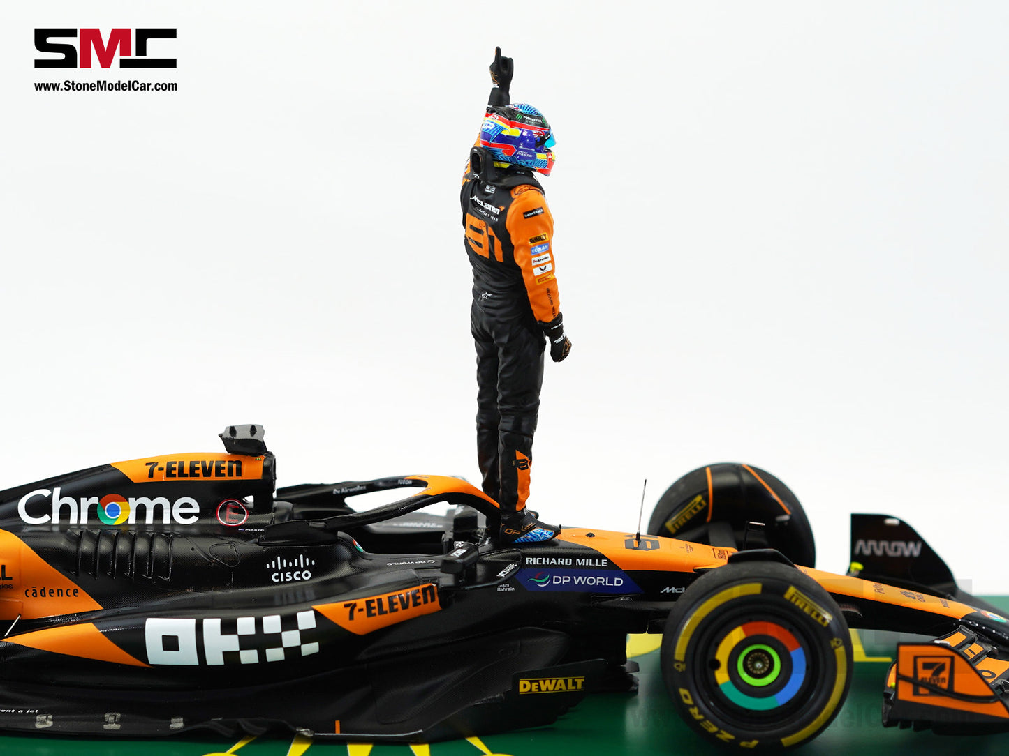 McLaren F1 MCL38 #81 Oscar Piastri Hungary GP Winner 2024 1st Career Win 1:18 Spark Figure Special