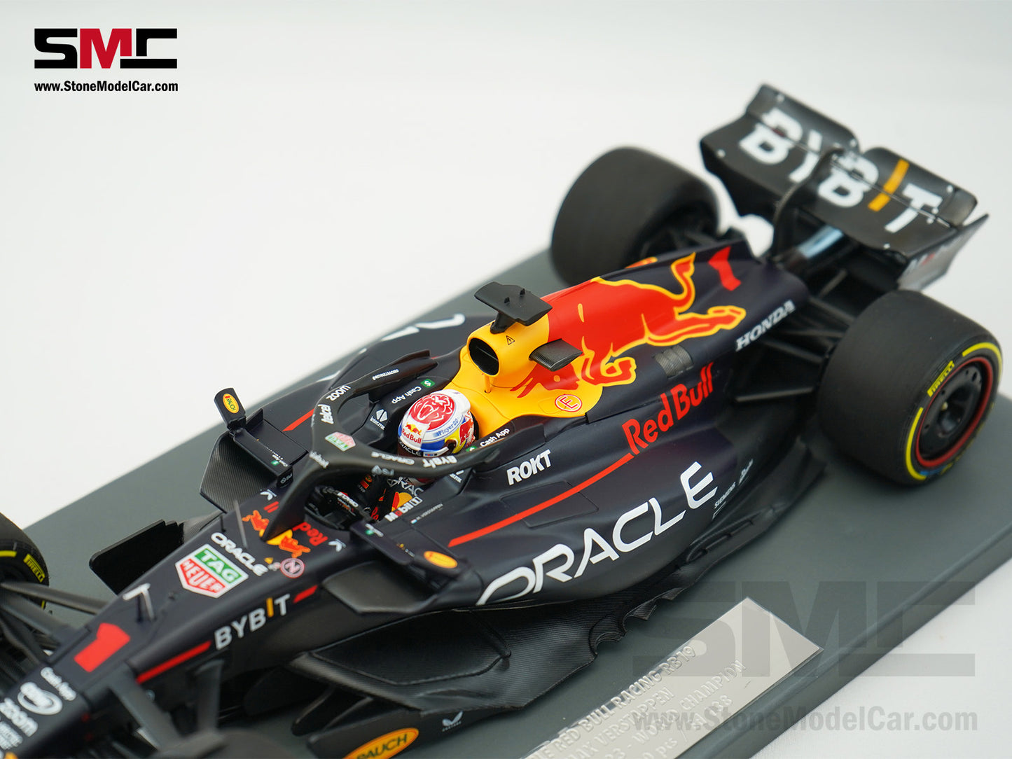 Red Bull F1 RB19 #1 Max Verstappen Winner Qatar GP 2023 World Champion MINICHAMPS 1:18 Figure Special