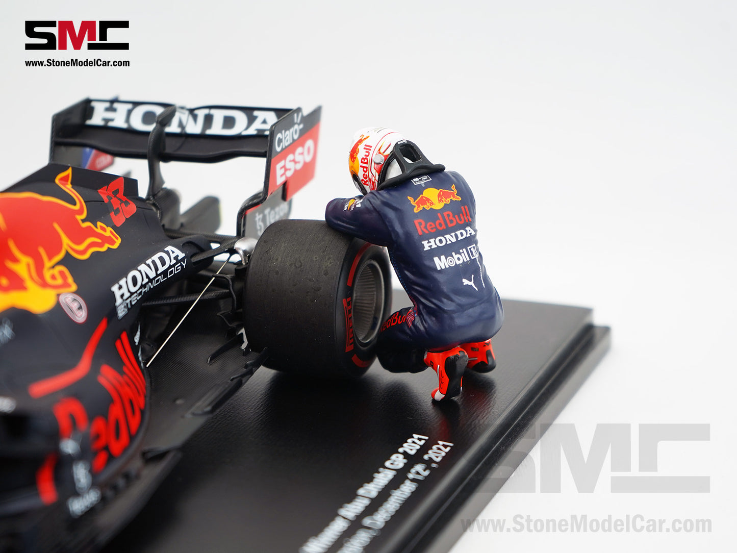 2021 F1 World Champion #33 Max Verstappen Red Bull RB16B Abu Dhabi GP 1:18 Spark Figure