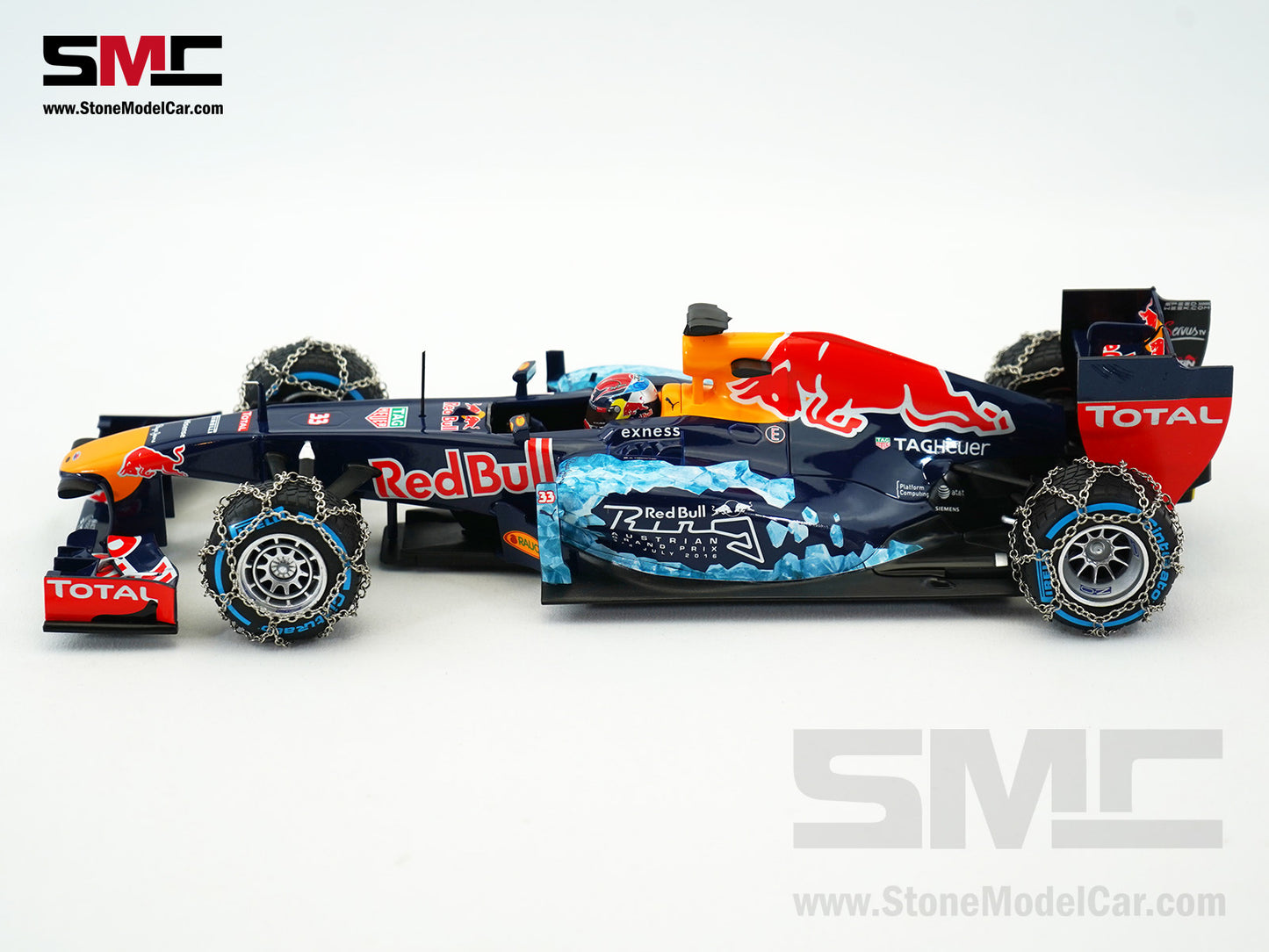 [Pre-Owned] Red Bull F1 RB7 #33 Max Verstappen Sneeuw Snow Demonstratie Run 2016 1:18 MINICHAMPS