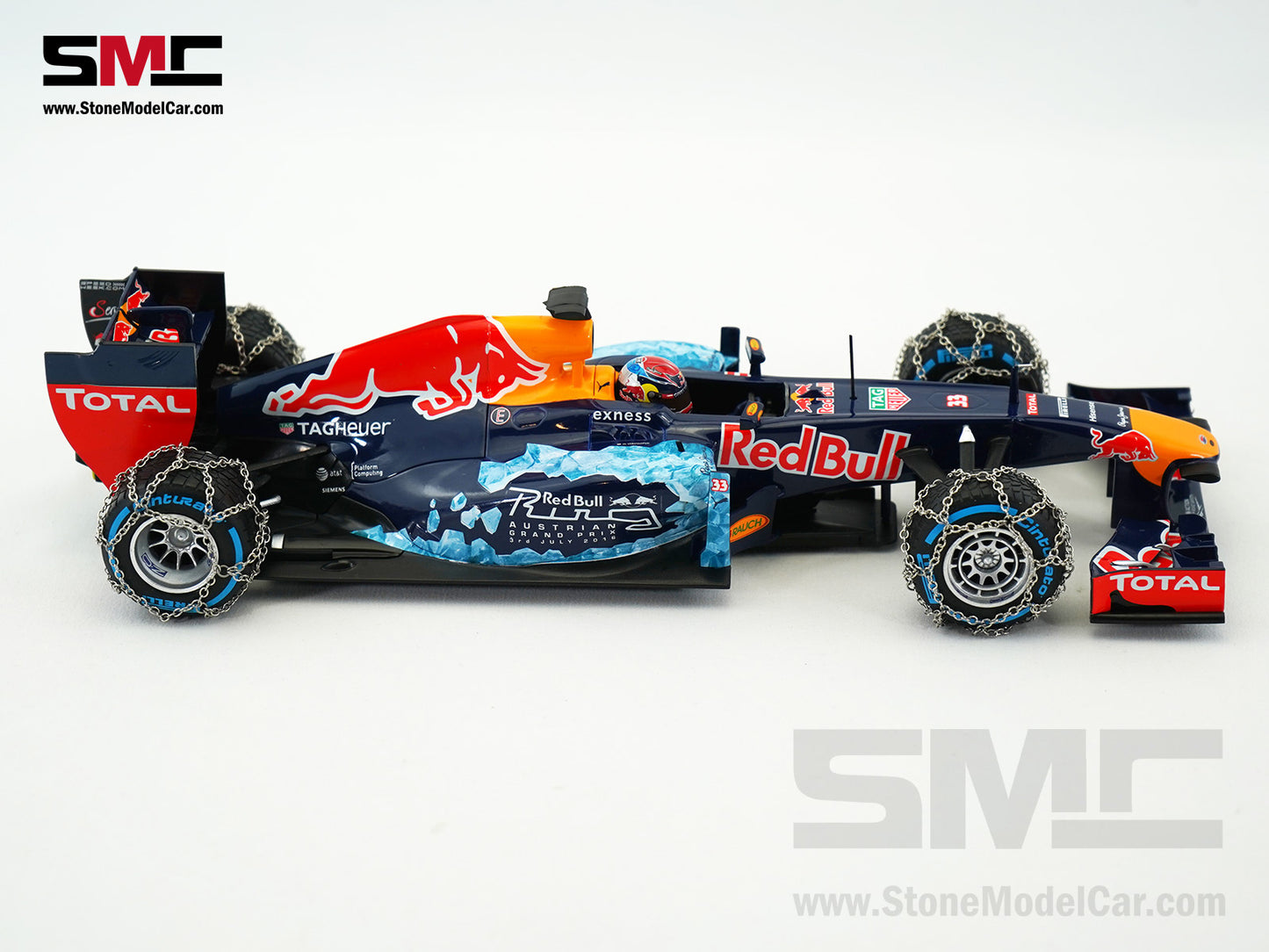 [Pre-Owned] Red Bull F1 RB7 #33 Max Verstappen Sneeuw Snow Demonstratie Run 2016 1:18 MINICHAMPS
