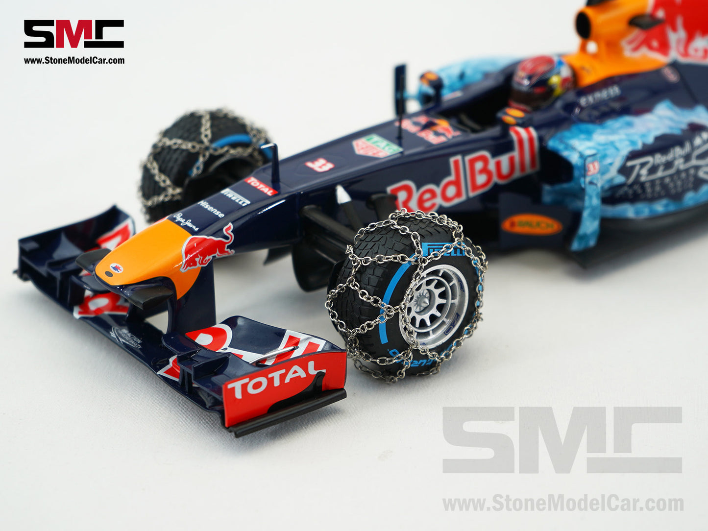 [Pre-Owned] Red Bull F1 RB7 #33 Max Verstappen Sneeuw Snow Demonstratie Run 2016 1:18 MINICHAMPS
