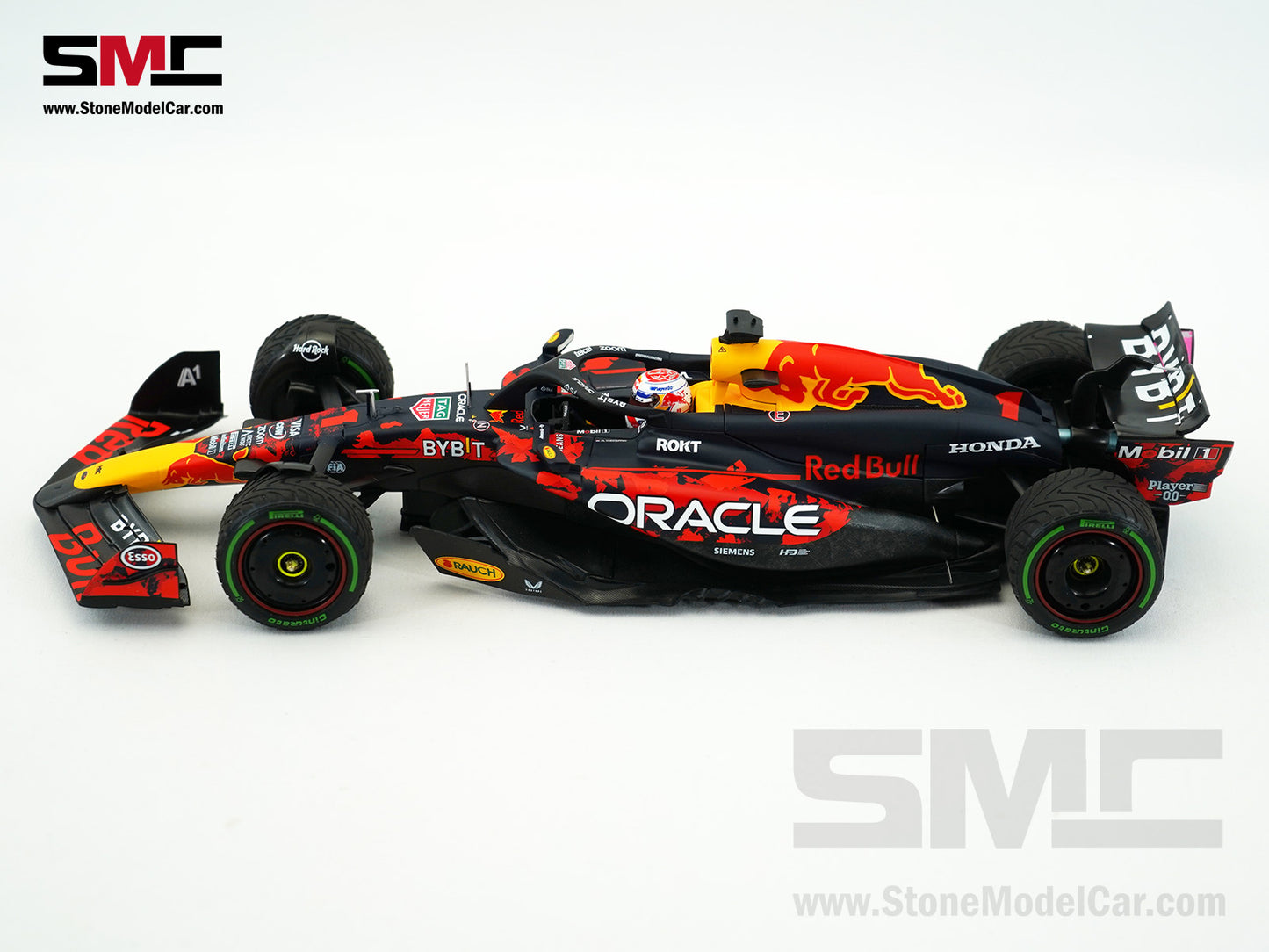 Red Bull F1 RB20 #1 Max Verstappen British GP Special Livery 2024 World Champion 1:18 MINICHAMPS