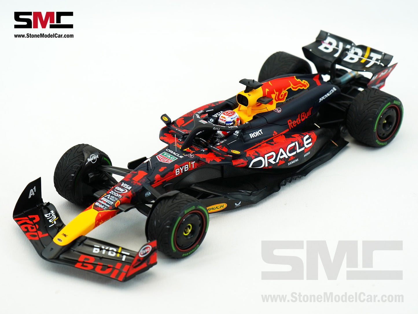 Red Bull F1 RB20 #1 Max Verstappen British GP Special Livery 2024 World Champion 1:18 MINICHAMPS