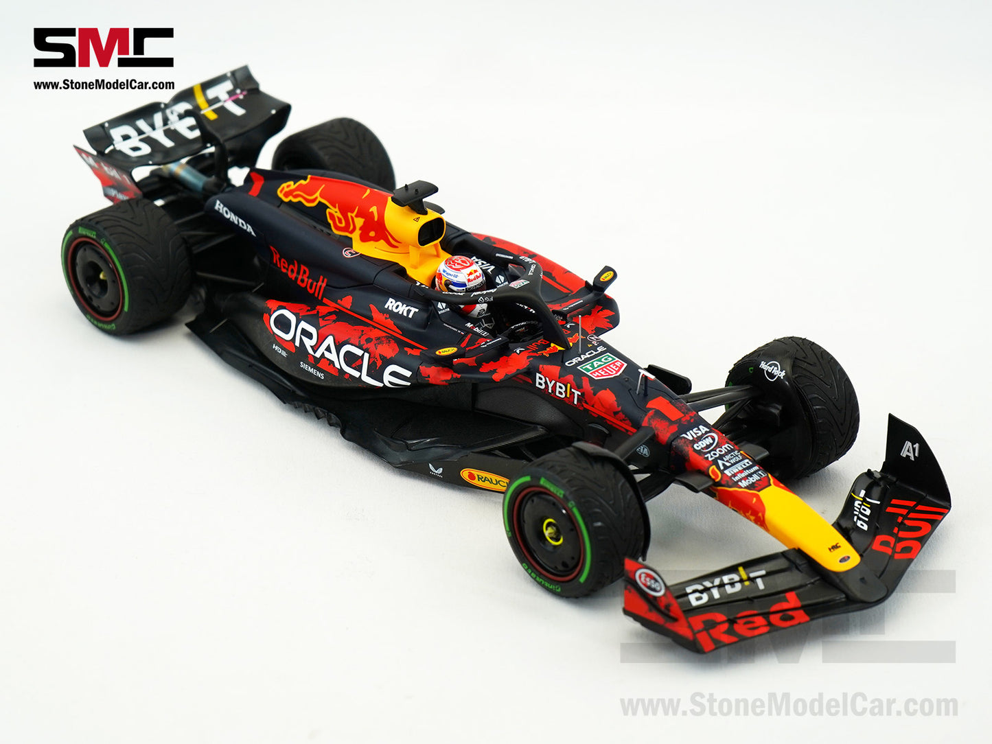 Red Bull F1 RB20 #1 Max Verstappen British GP Special Livery 2024 World Champion 1:18 MINICHAMPS