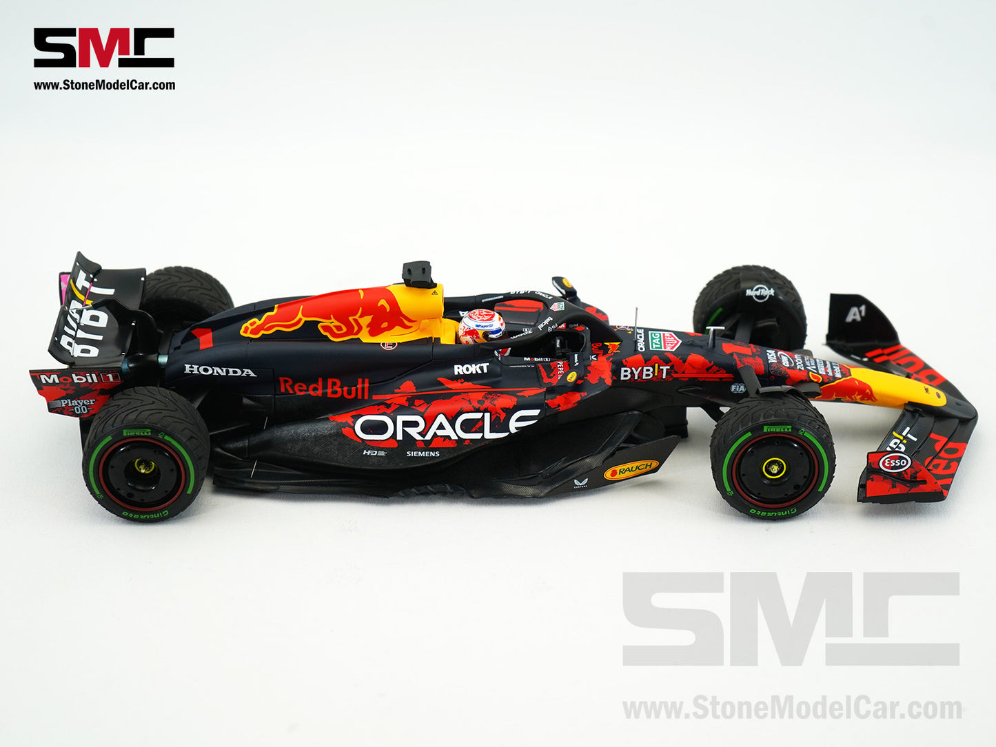 Red Bull F1 RB20 #1 Max Verstappen British GP Special Livery 2024 World Champion 1:18 MINICHAMPS