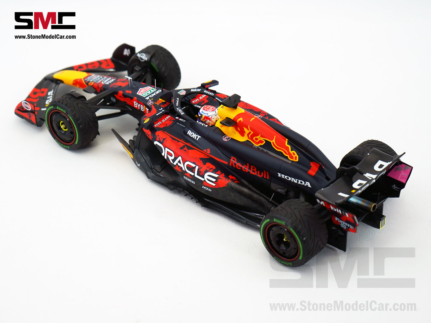 Red Bull F1 RB20 #1 Max Verstappen British GP Special Livery 2024 World Champion 1:18 MINICHAMPS