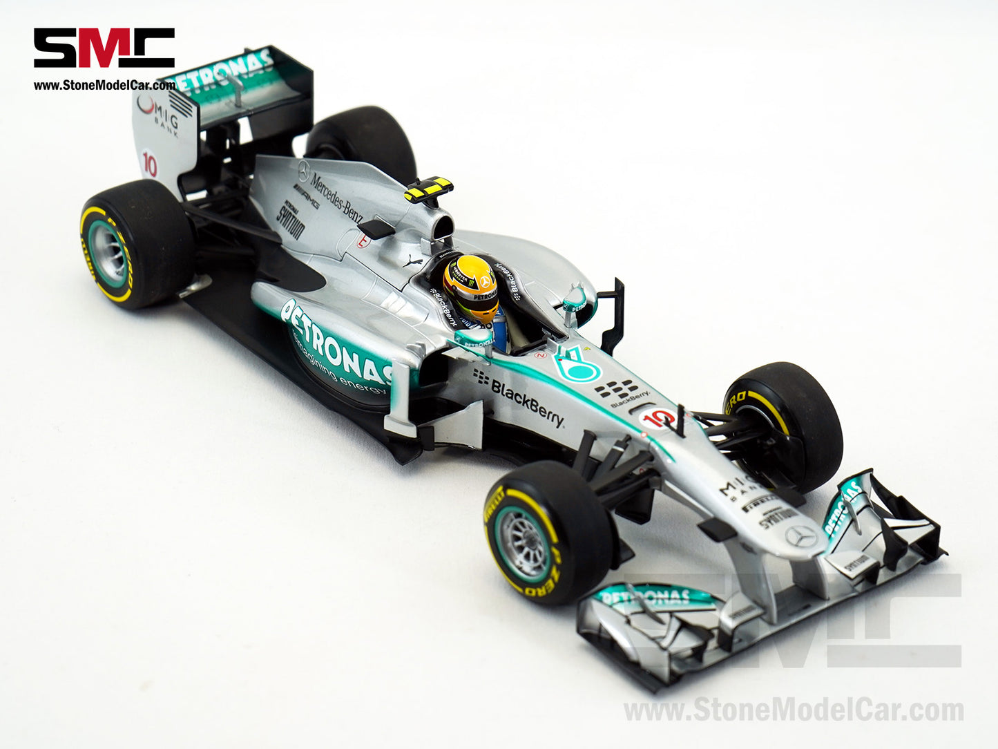 [Pre-Owned] Mercedes F1 W04 #10 World Champion Lewis Hamilton Chinese GP 2013 1:18 MINICHAMPS
