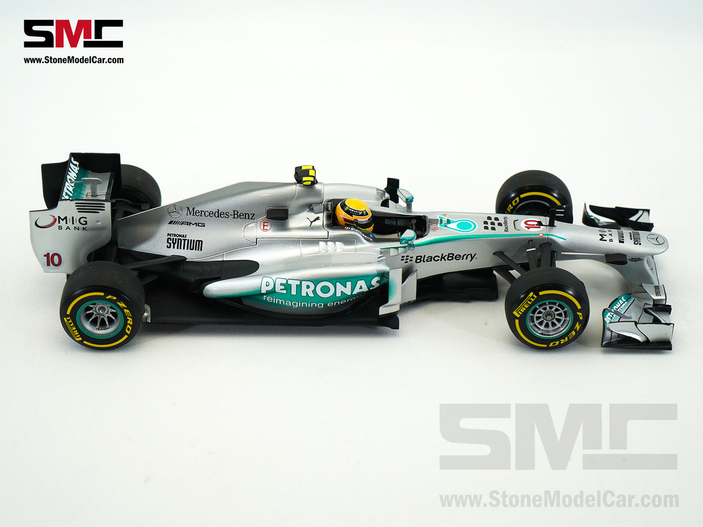 [Pre-Owned] Mercedes F1 W04 #10 World Champion Lewis Hamilton Chinese GP 2013 1:18 MINICHAMPS