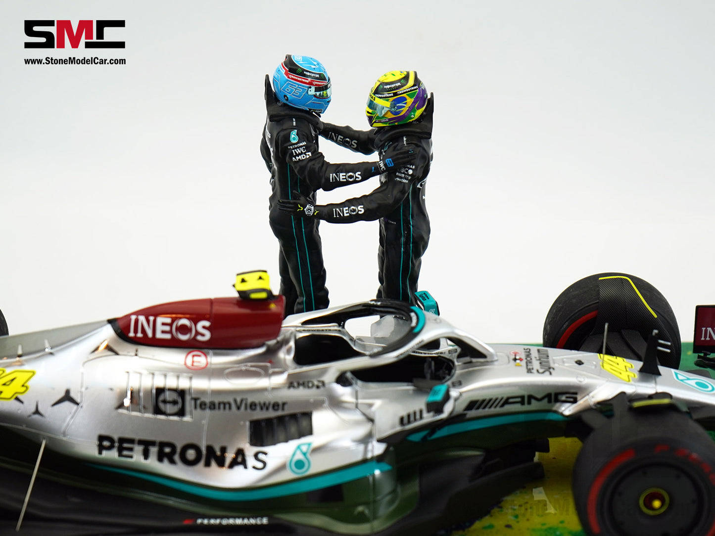 Mercedes F1 W13 #44 7x World Champion Lewis Hamilton Brazil GP 2022 Spark 1:18 Special Figure Edition