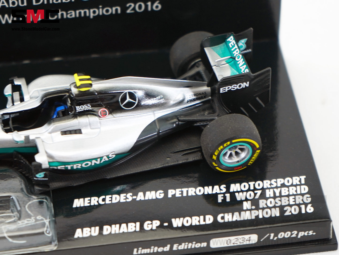 Mercedes F1 W07 #6 Nico Rosberg Abu Dhabi GP 2016 World Champion MINICHAMPS 1:43 Figure Edition