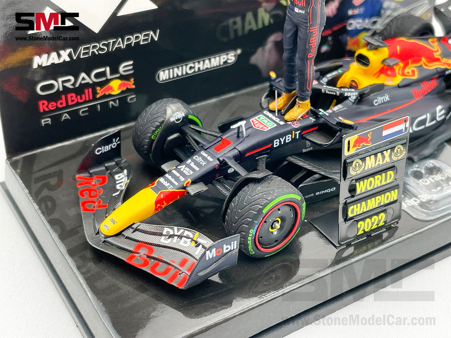 #1 Max Verstappen 2022 World Champion Red Bull F1 RB18 Japan GP 1:43 MINICHAMPS with Figure