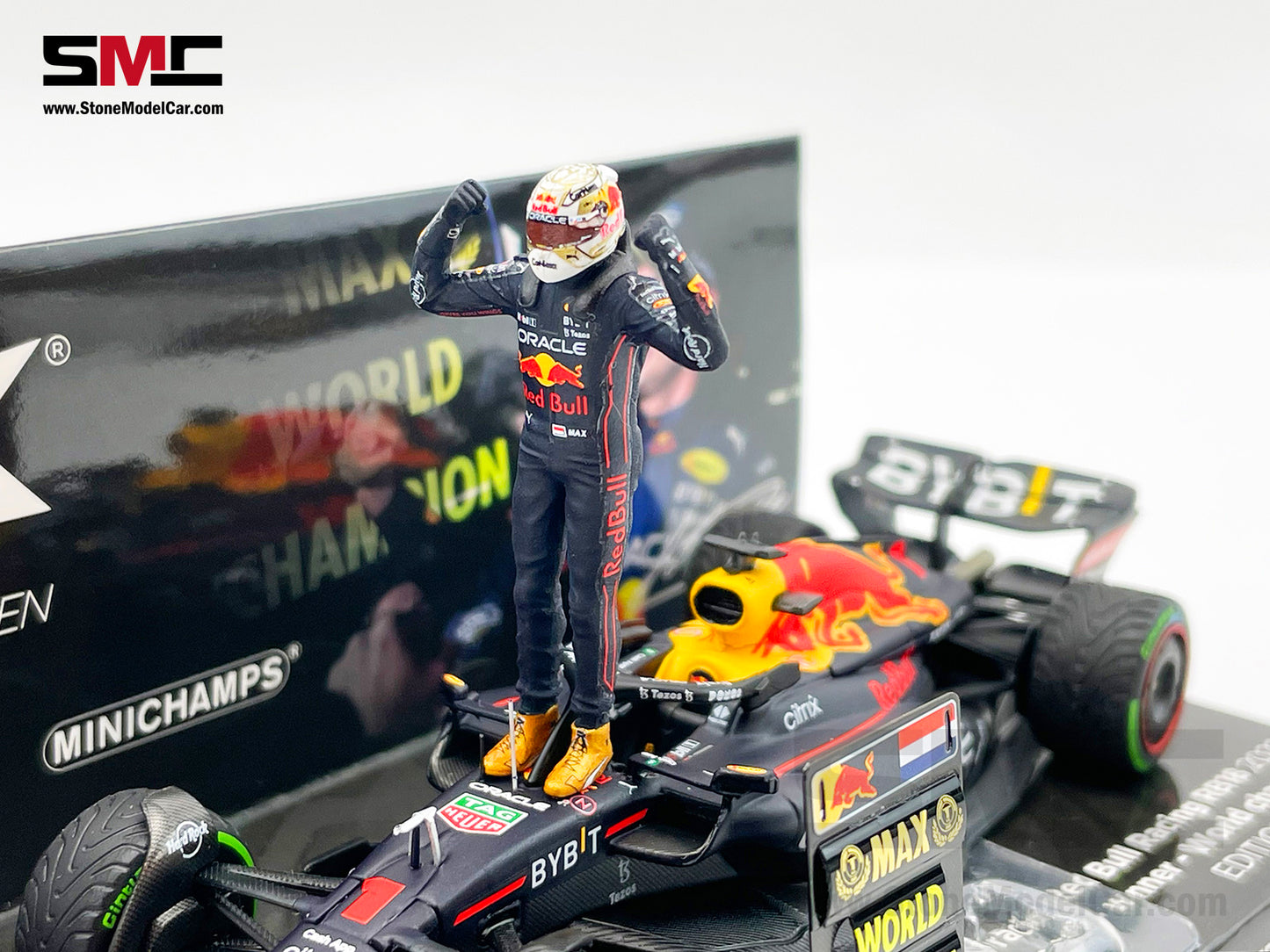 #1 Max Verstappen 2022 World Champion Red Bull F1 RB18 Japan GP 1:43 MINICHAMPS with Figure