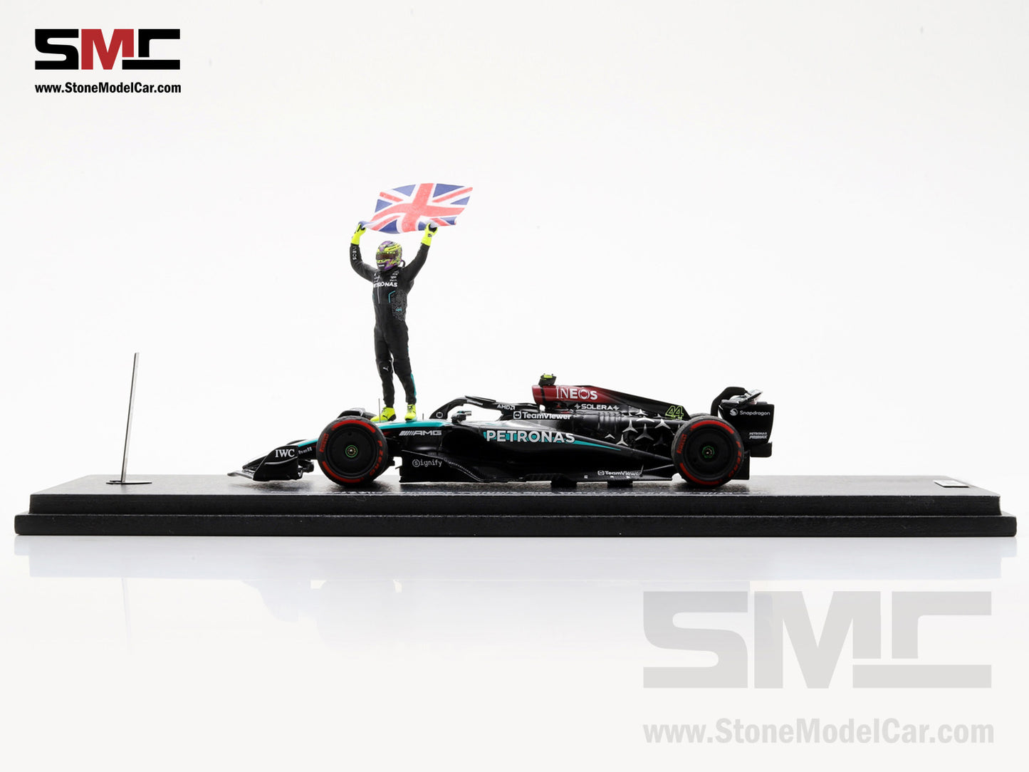 [Pre-Order] Mercedes F1 W15 #44 7x World Champion Lewis Hamilton British GP Winner 2024  1:43 Spark Figure Special Edition