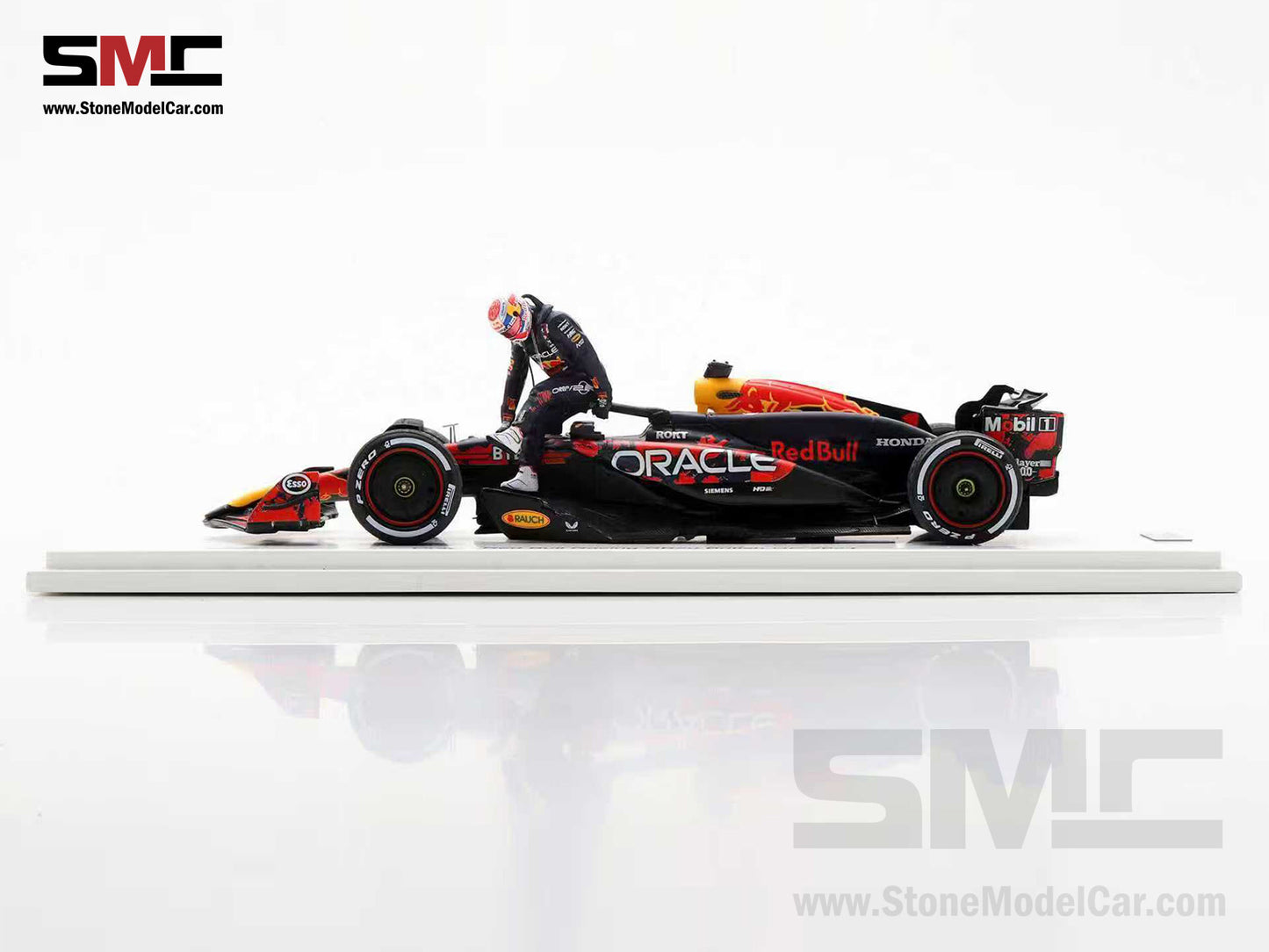 [Pre-Order] Red Bull F1 RB20 #1 Max Verstappen British GP Livery 2024 World Champion 1:43 Spark Special Figrine Edition