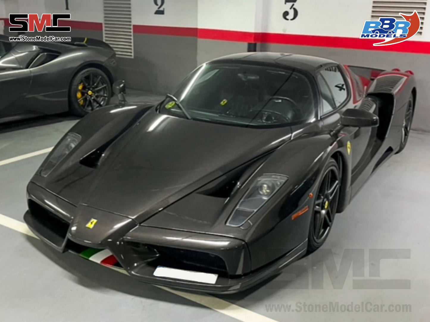 [Pre-Order] BBR High End Ferrari 1:18 Enzo Full Carbon with Italian Stripe Full Open with Leather Base