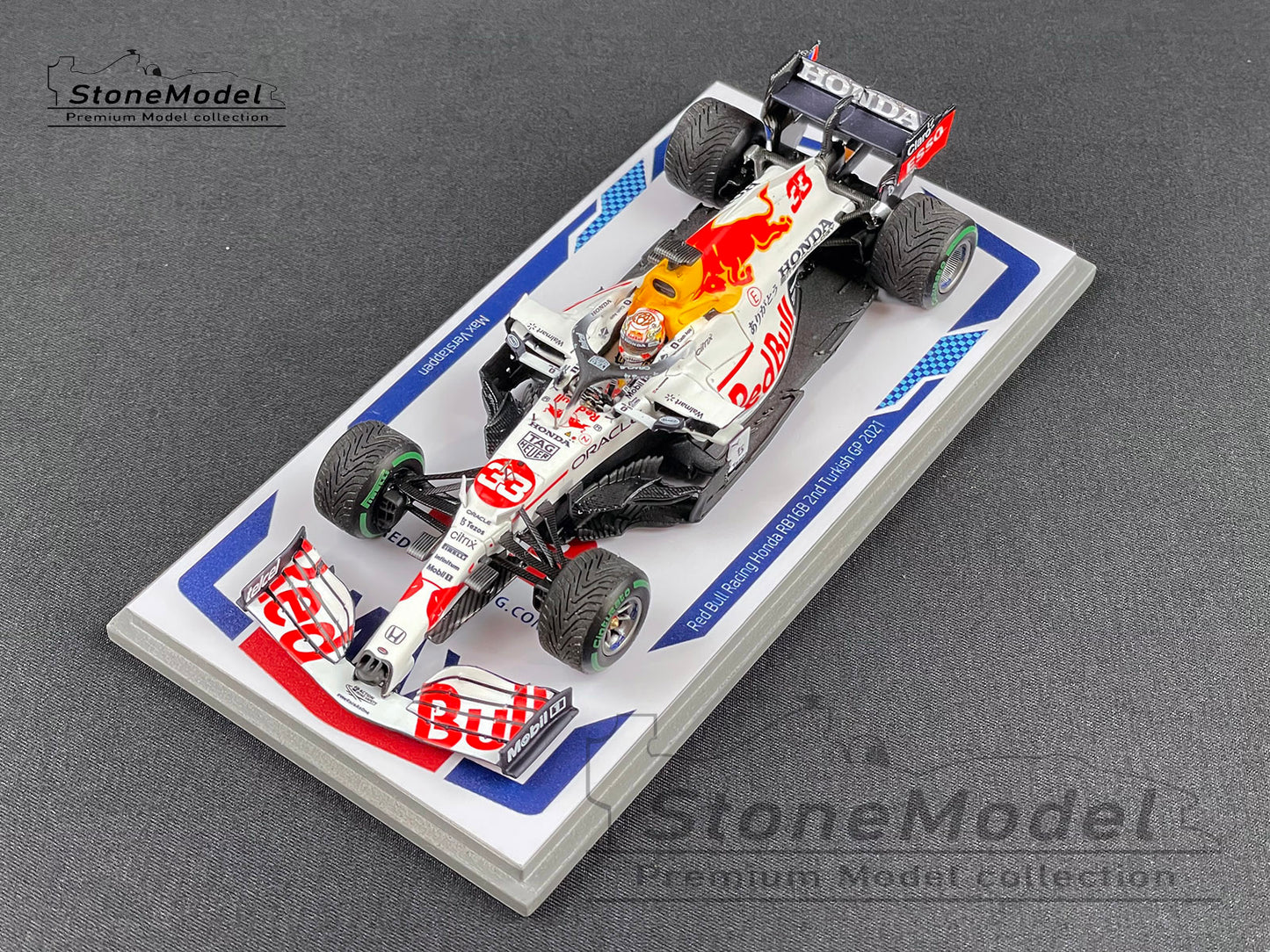 2021 World Champion Red Bull F1 RB16B #33 Max Verstappen Turkish GP 1:43 Spark with Special Base