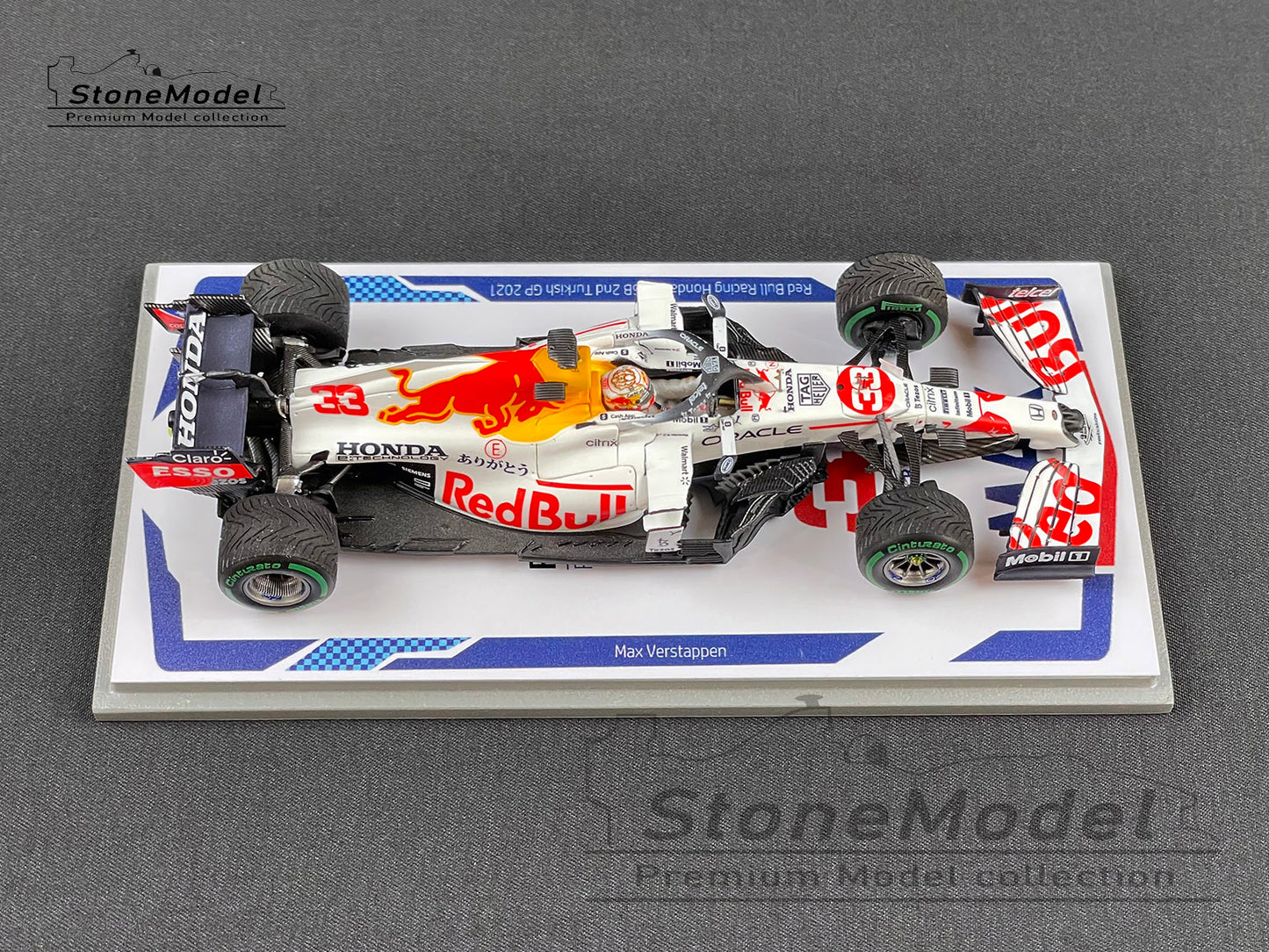 2021 World Champion Red Bull F1 RB16B #33 Max Verstappen Turkish GP 1:43 Spark with Special Base