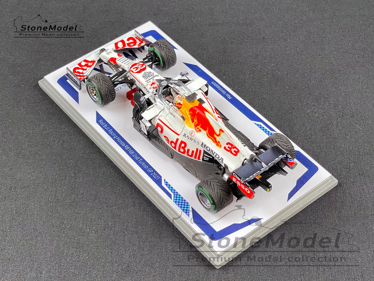2021 World Champion Red Bull F1 RB16B #33 Max Verstappen Turkish GP 1:43 Spark with Special Base