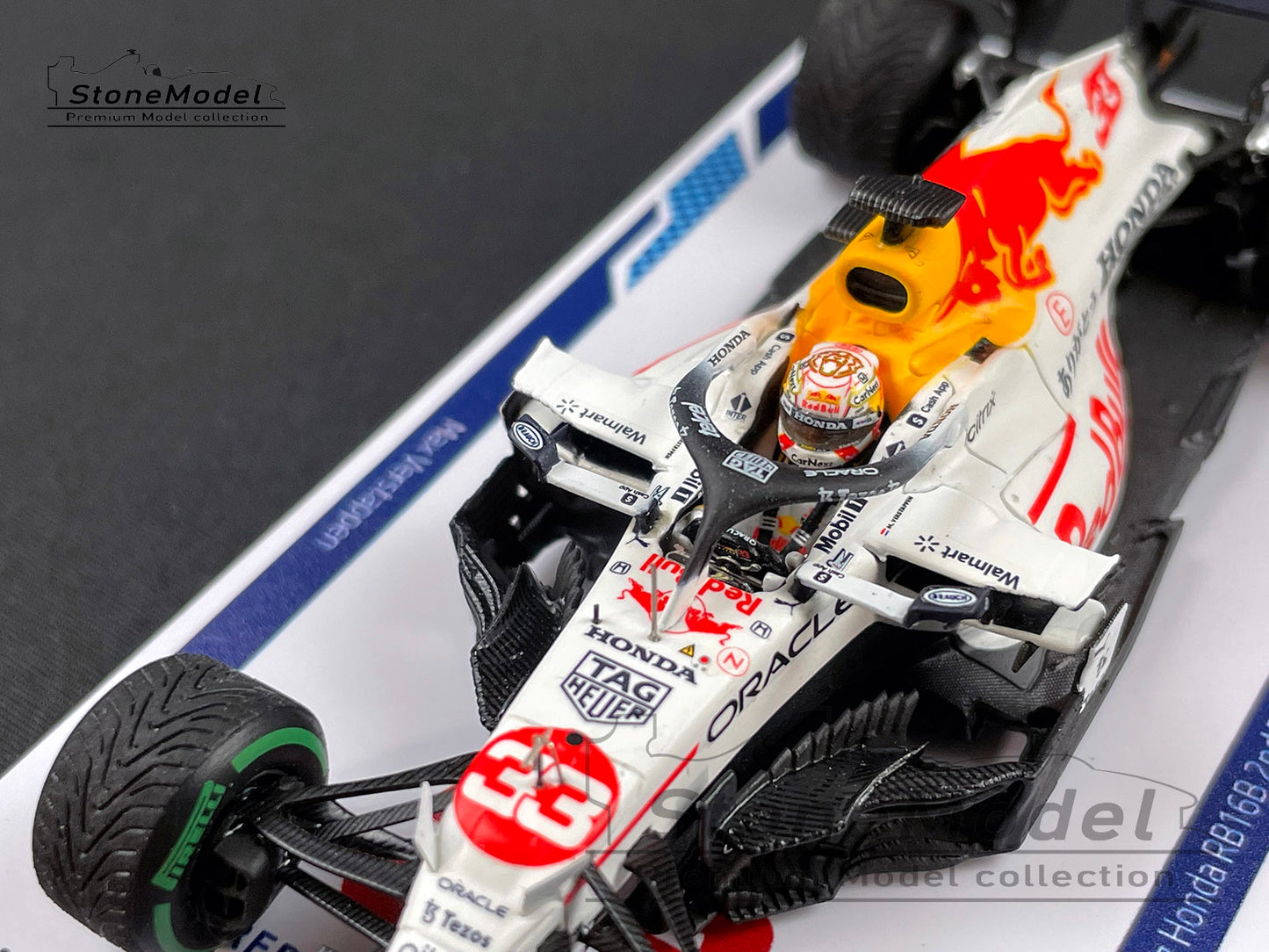 2021 World Champion Red Bull F1 RB16B #33 Max Verstappen Turkish GP 1:43 Spark with Special Base