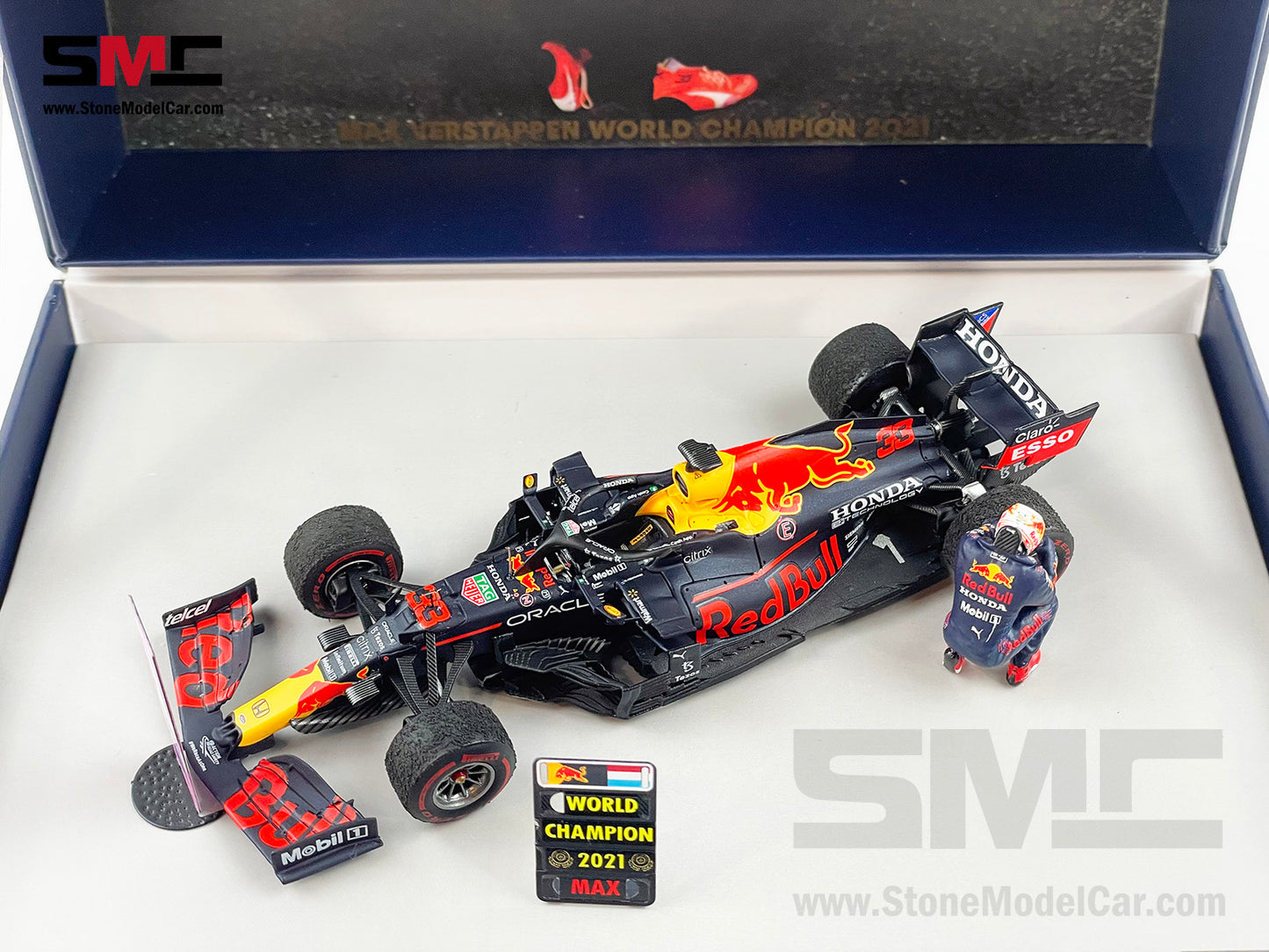 2021 F1 World Champion #33 Max Verstappen Red Bull RB16B Abu Dhabi 1:43 Spark with Figure