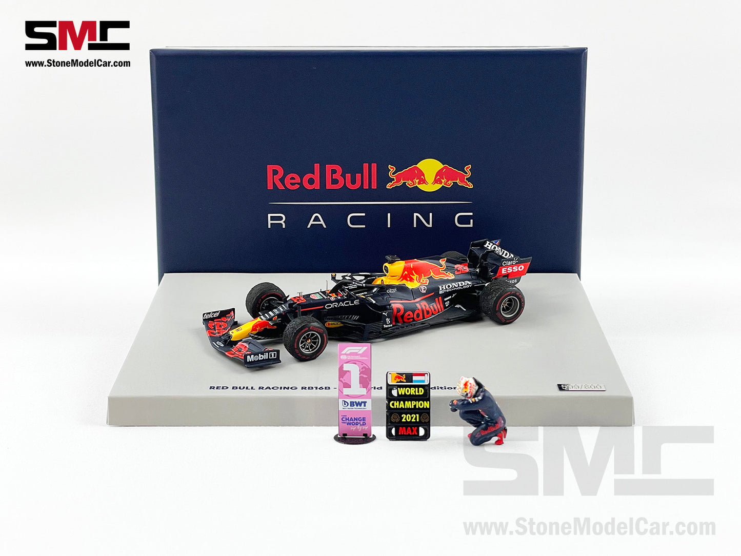 2021 F1 World Champion #33 Max Verstappen Red Bull RB16B Abu Dhabi 1:43 Spark with Figure