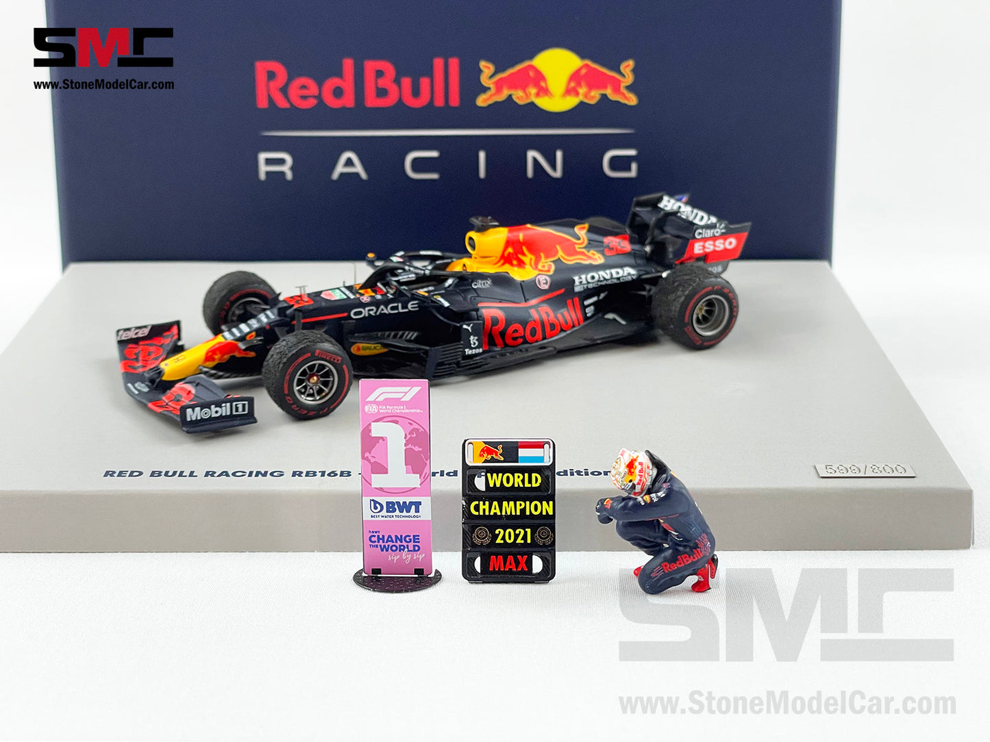 2021 F1 World Champion #33 Max Verstappen Red Bull RB16B Abu Dhabi 1:43 Spark with Figure