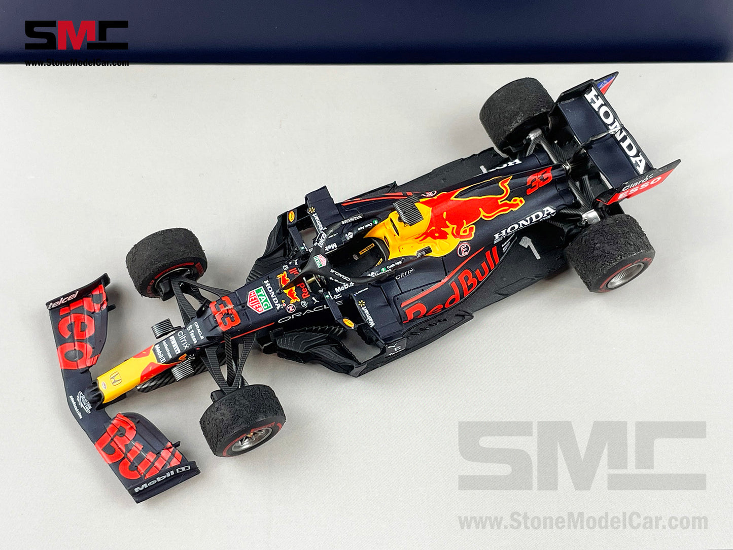 2021 F1 World Champion #33 Max Verstappen Red Bull RB16B Abu Dhabi 1:43 Spark with Figure