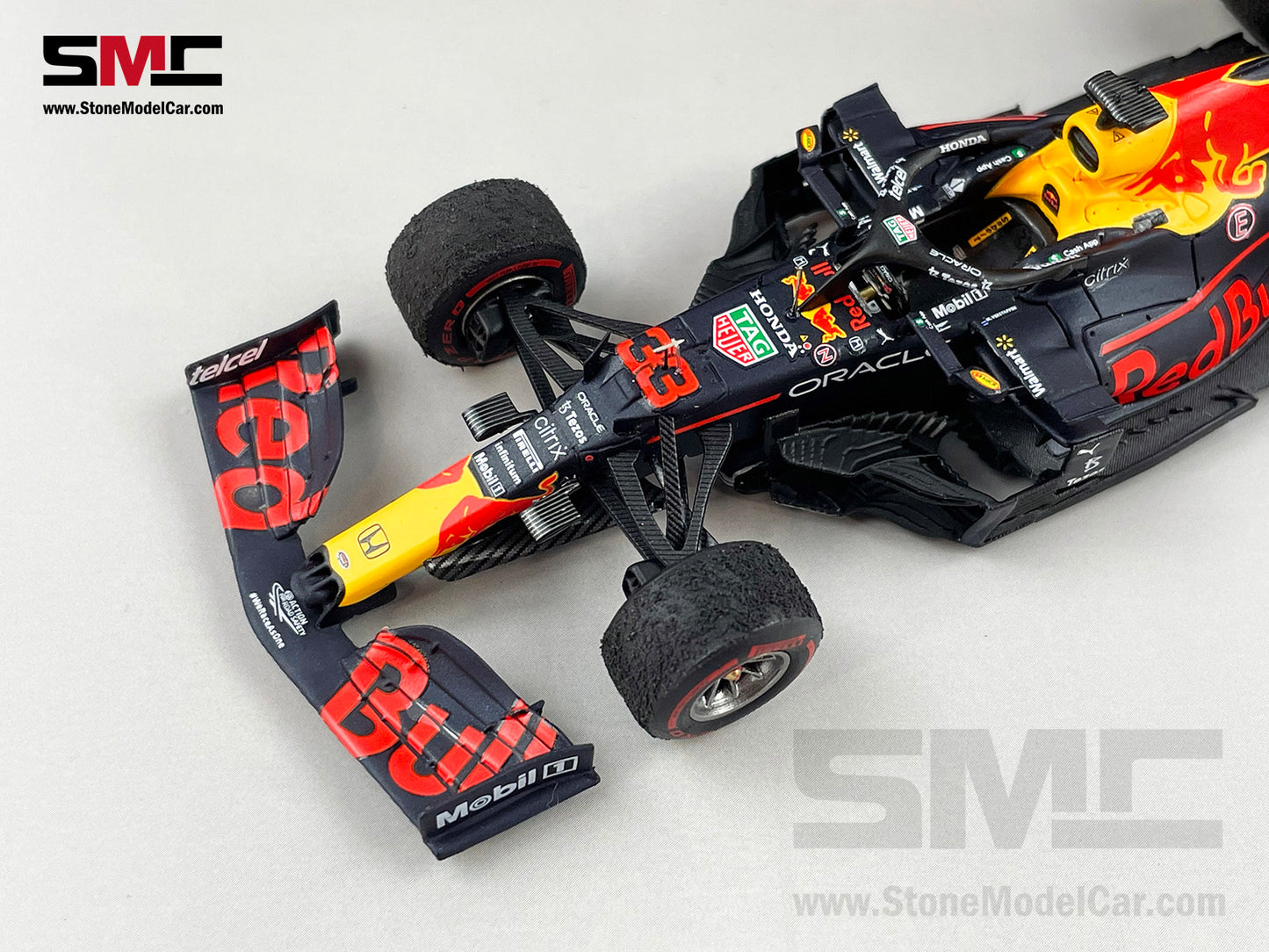 2021 F1 World Champion #33 Max Verstappen Red Bull RB16B Abu Dhabi 1:43 Spark with Figure