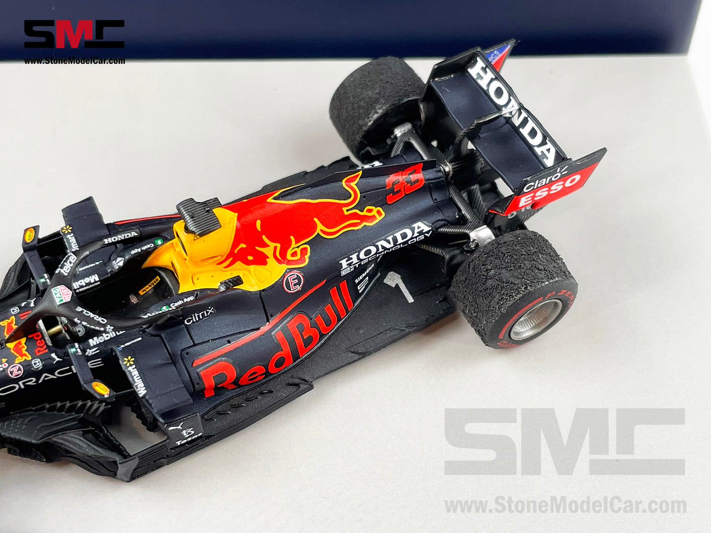 2021 F1 World Champion #33 Max Verstappen Red Bull RB16B Abu Dhabi 1:43 Spark with Figure