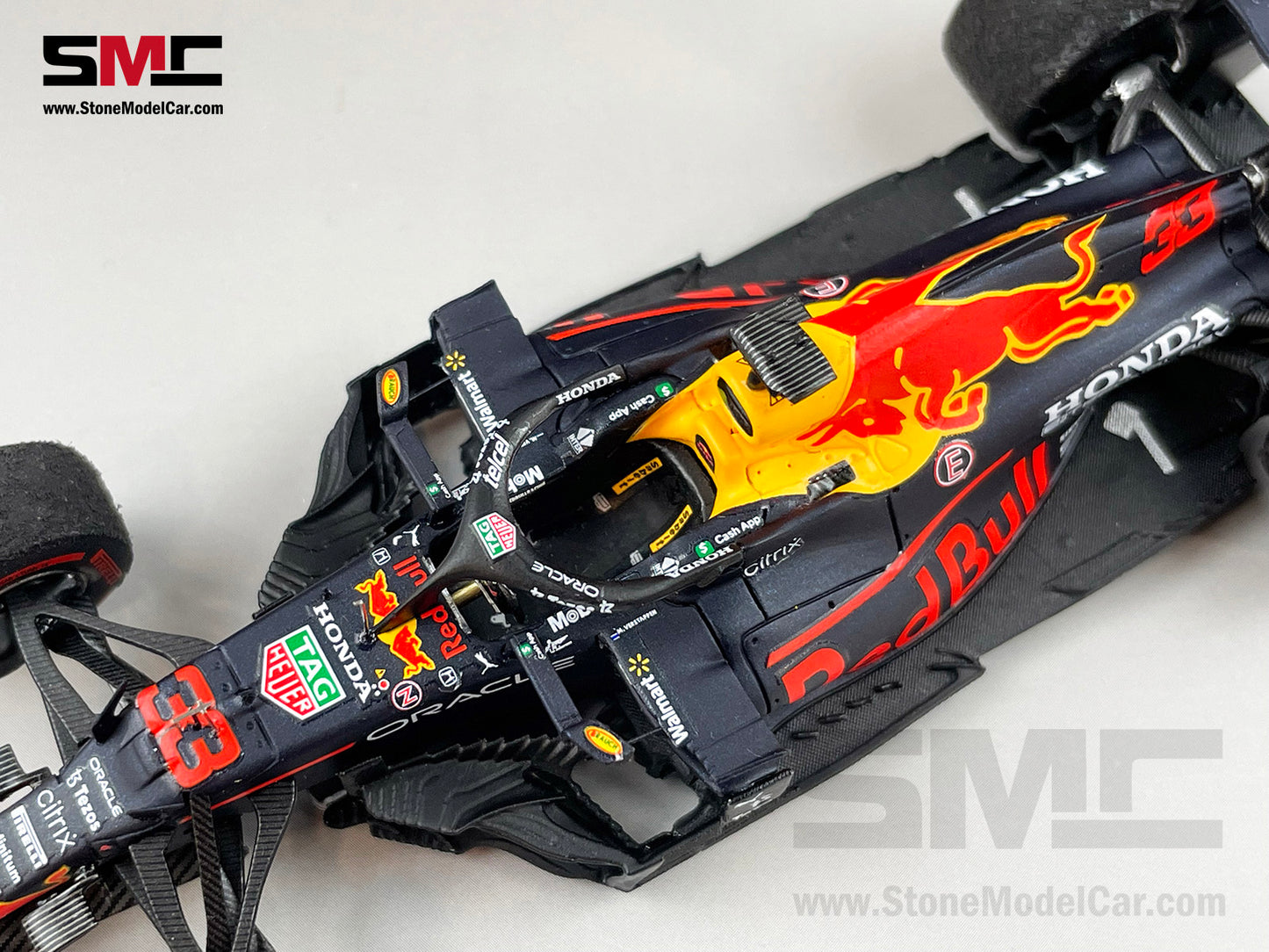 2021 F1 World Champion #33 Max Verstappen Red Bull RB16B Abu Dhabi 1:43 Spark with Figure