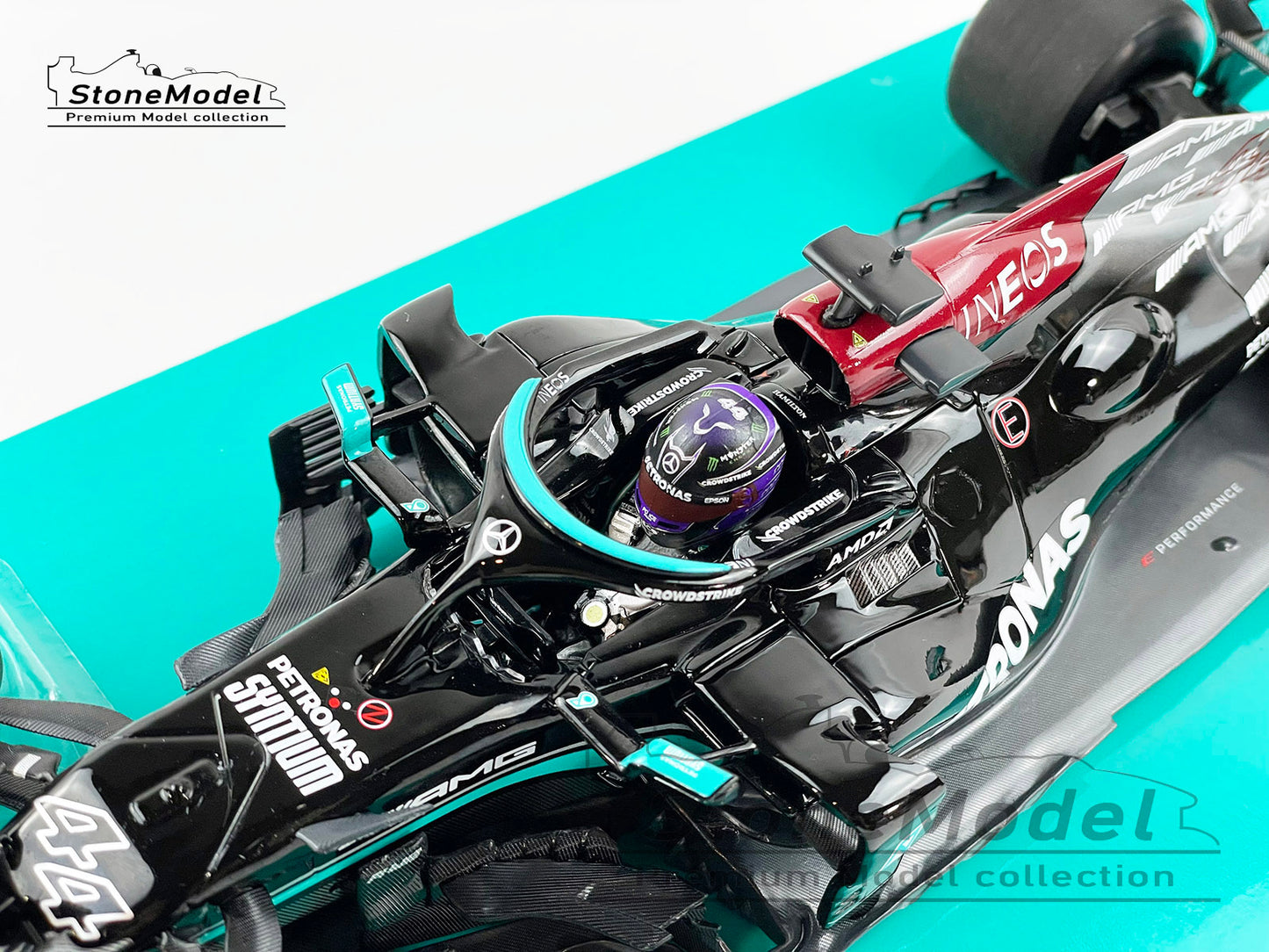 Mercedes AMG F1 W12 #44 Lewis Hamilton Spainish GP 2021 100th Pole 1:18 Minichamps Gift Box