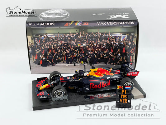 2020 Red Bull F1 RB16 #33 Max Verstappen Abu Dhabi Winner 1:18 MINICHAMPS with Pit Board