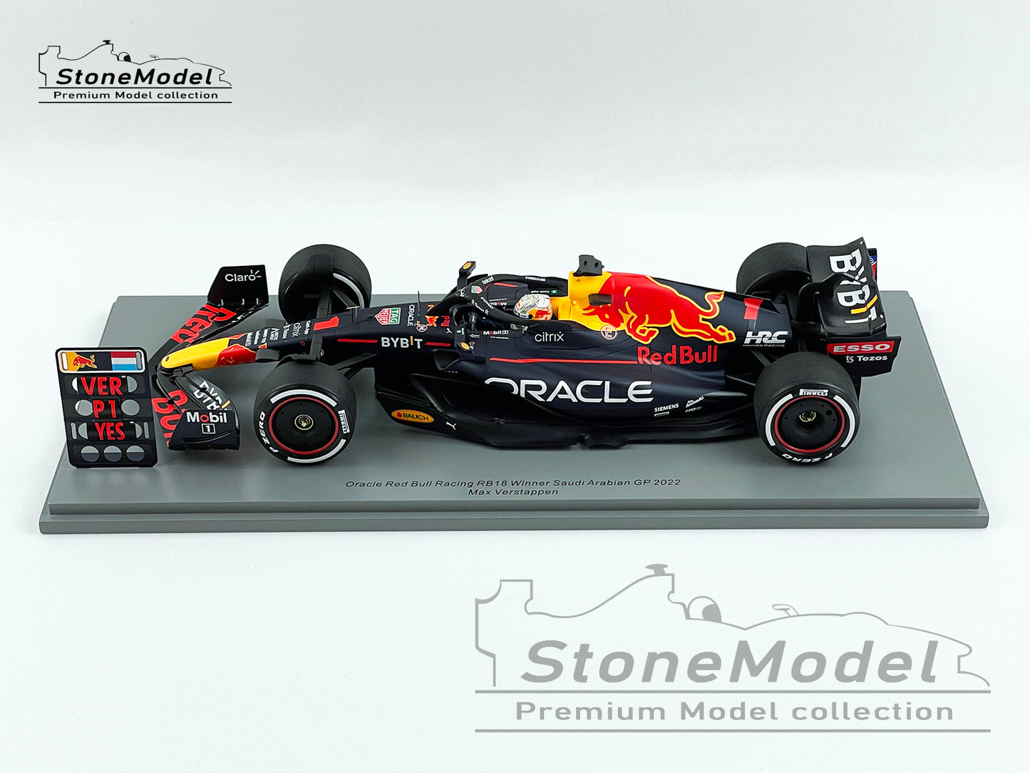 2022 World Champion Red Bull F1 RB18 #1 Max Verstappen Saudi Arabian 1:18  Spark