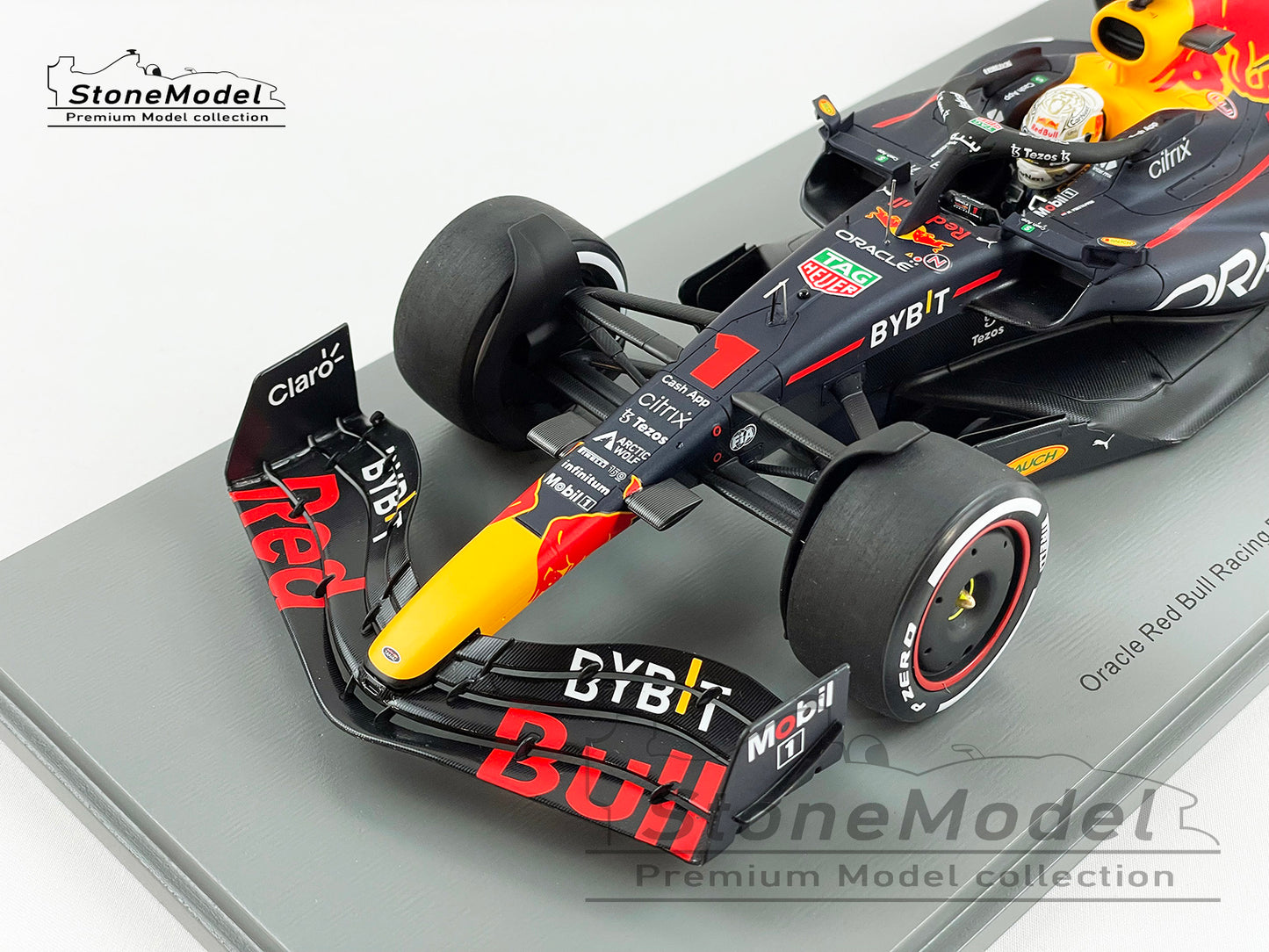2022 World Champion Red Bull F1 RB18 #1 Max Verstappen Saudi Arabian 1:18  Spark