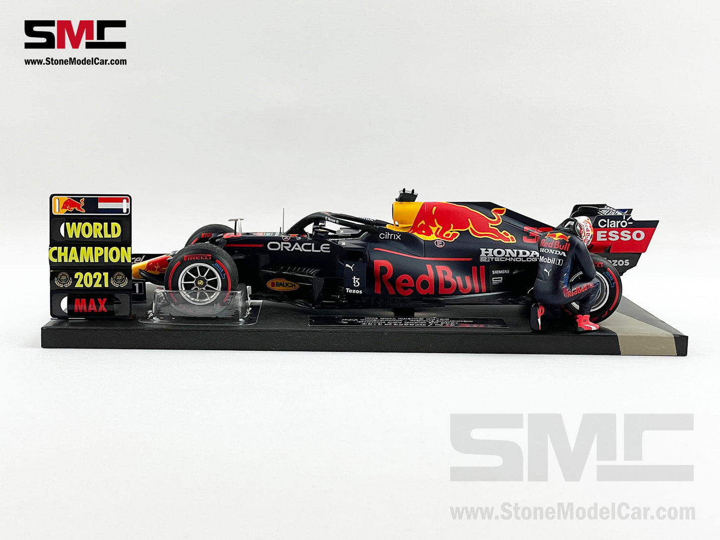 #33 Max Verstappen 2021 World Champion Red Bull F1 RB16B Abu Dhabi GP 1:18 MINICHAMPS with Figure