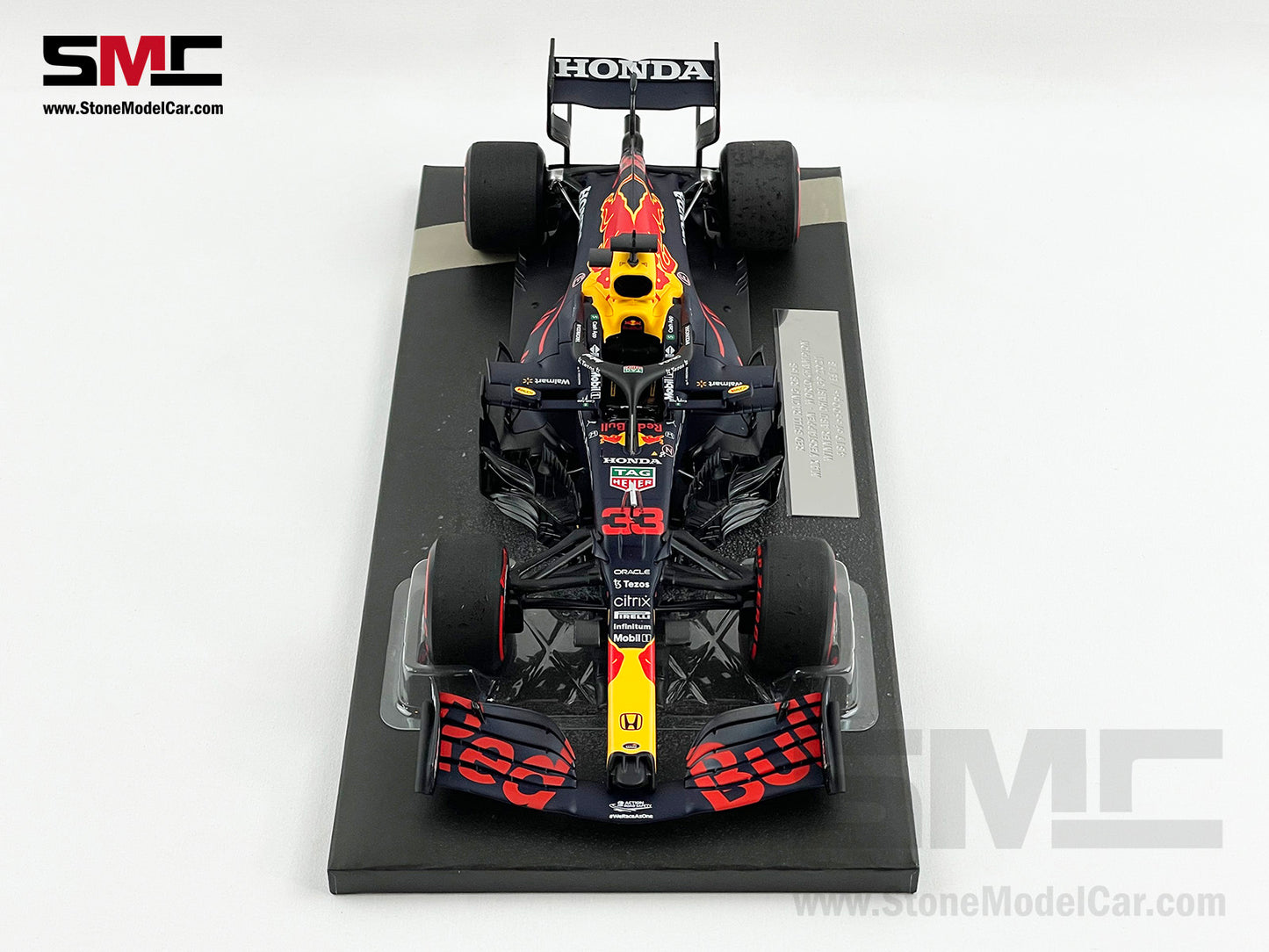 #33 Max Verstappen 2021 World Champion Red Bull F1 RB16B Abu Dhabi GP 1:18 MINICHAMPS with Figure