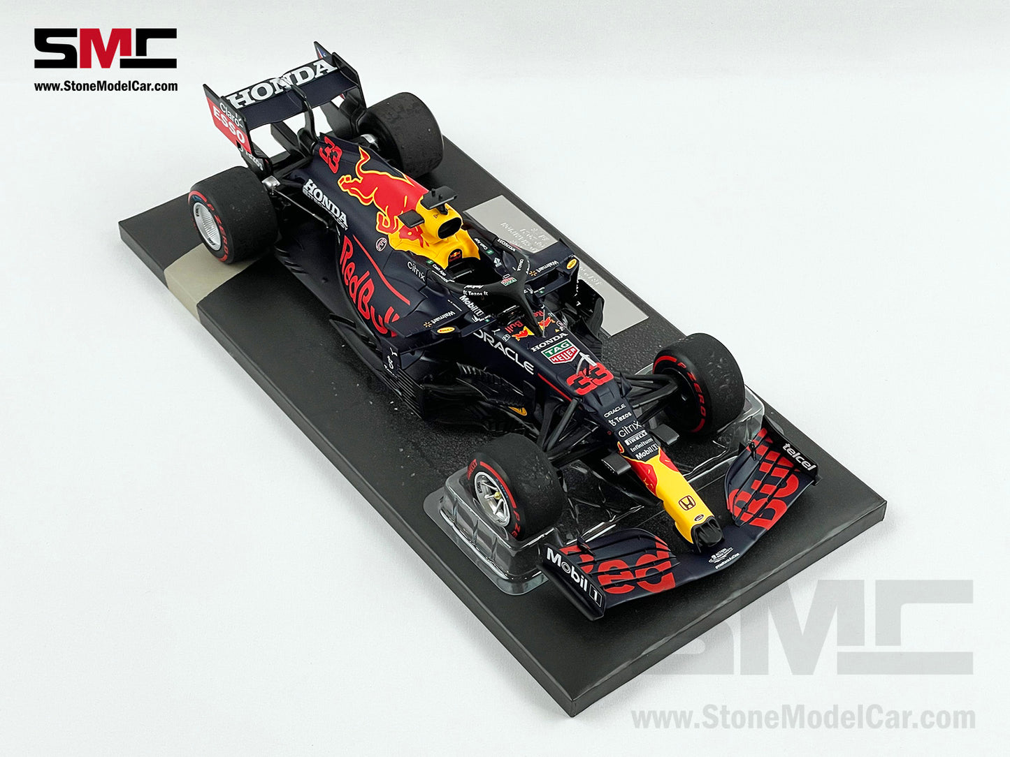 #33 Max Verstappen 2021 World Champion Red Bull F1 RB16B Abu Dhabi GP 1:18 MINICHAMPS with Figure