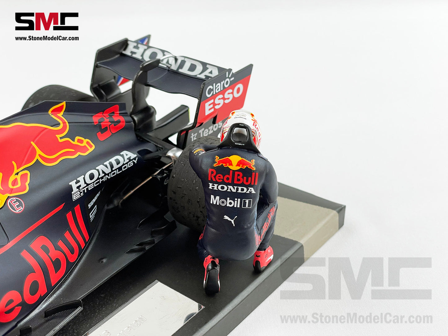 #33 Max Verstappen 2021 World Champion Red Bull F1 RB16B Abu Dhabi GP 1:18 MINICHAMPS with Figure