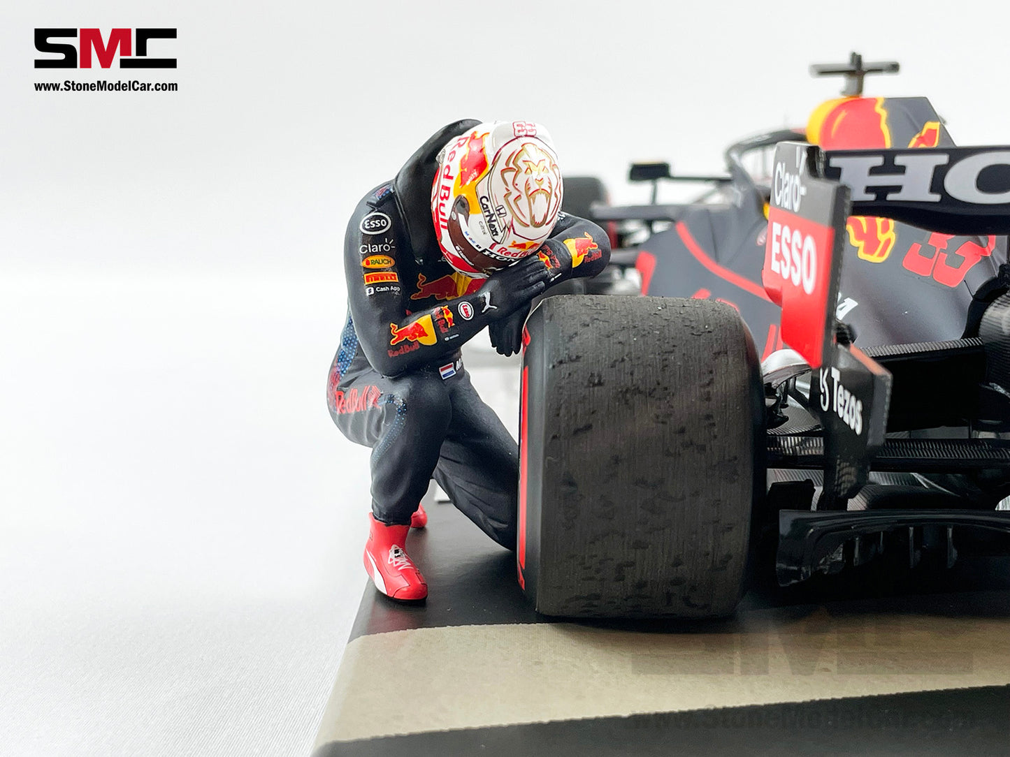 #33 Max Verstappen 2021 World Champion Red Bull F1 RB16B Abu Dhabi GP 1:18 MINICHAMPS with Figure