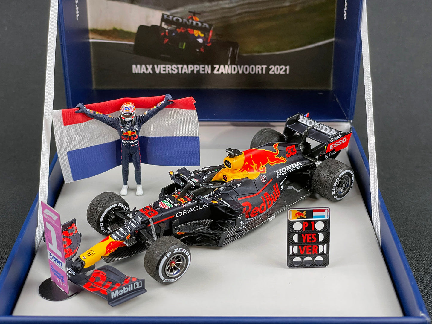 2021 F1 World Champion #33 Max Verstappen Red Bull RB16B Netherlands Dutch 1:43 Spark