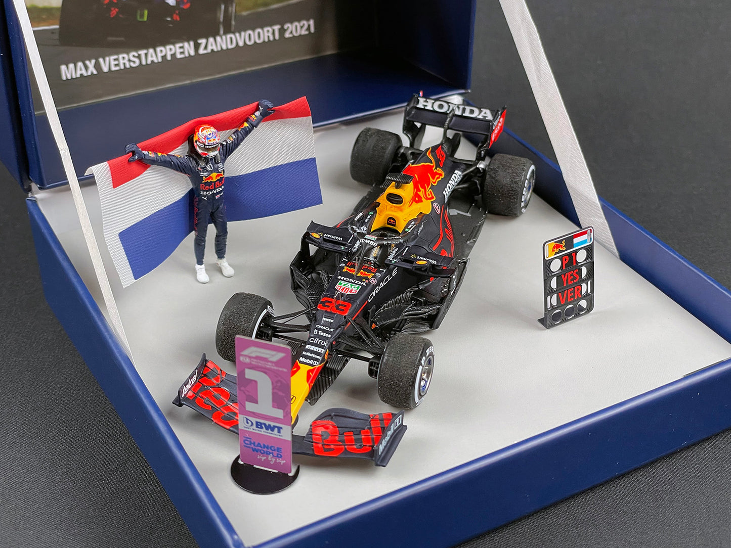 2021 F1 World Champion #33 Max Verstappen Red Bull RB16B Netherlands Dutch 1:43 Spark